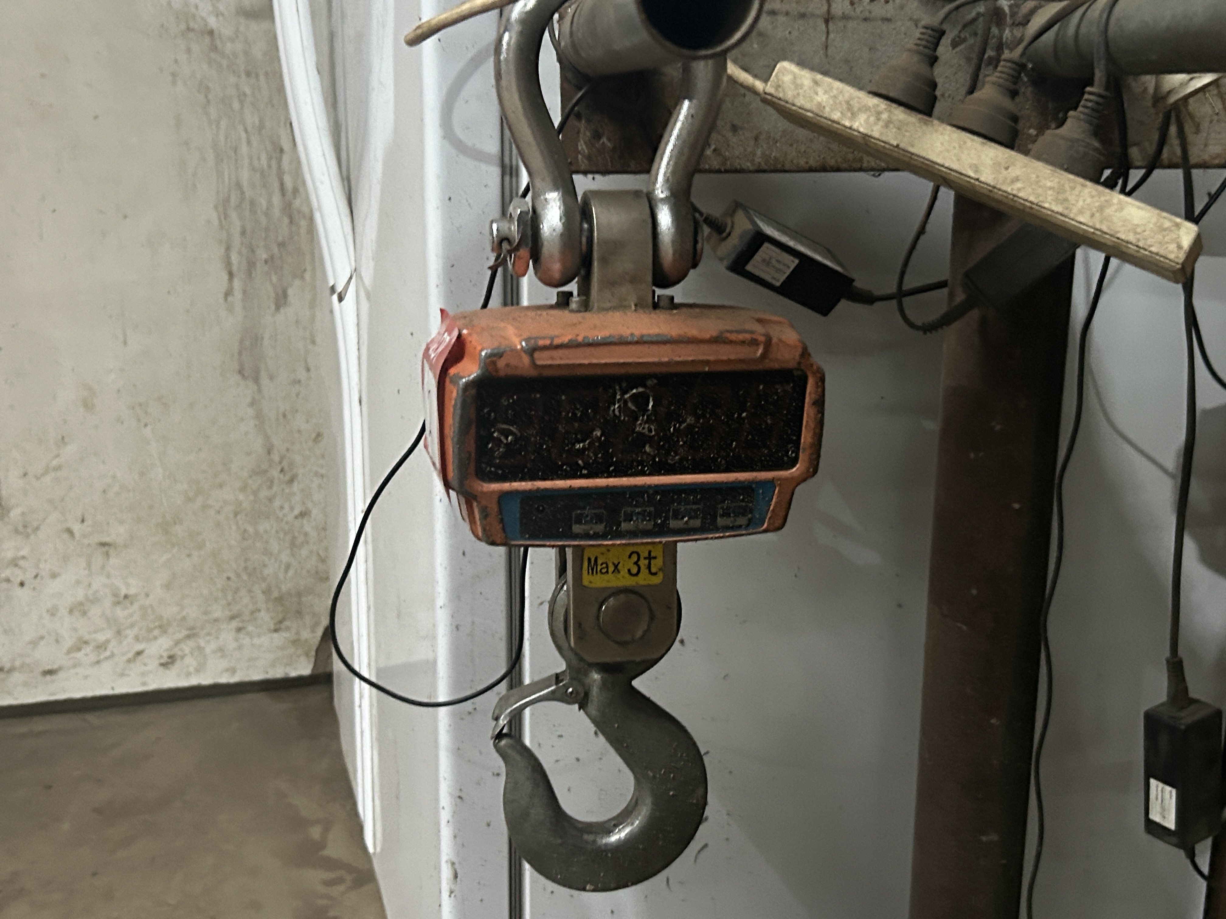 12 · Hook Crane Scale
