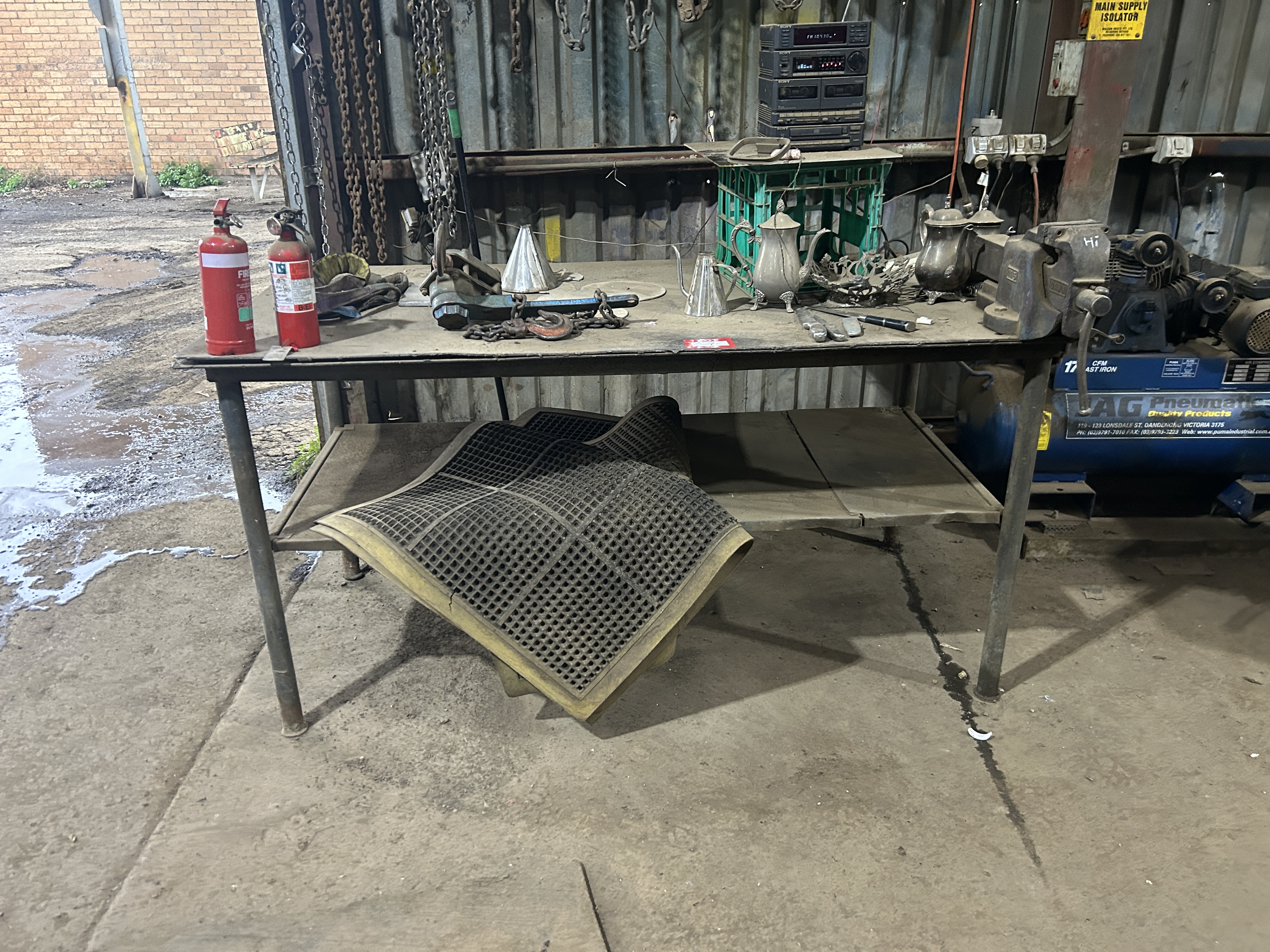 Workbench With Vice