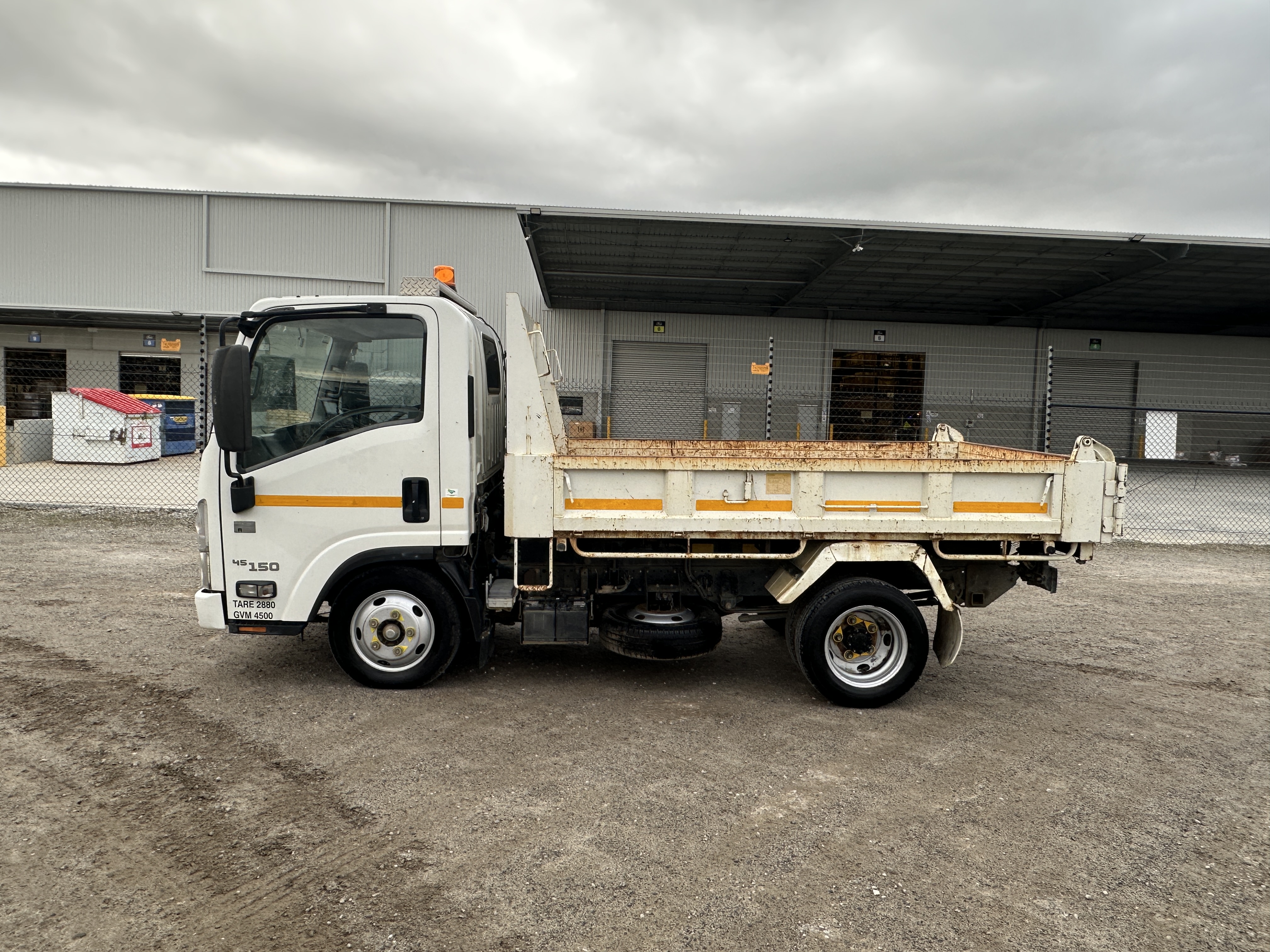 2017 Isuzu NLR 45-150 4x2 Tipper