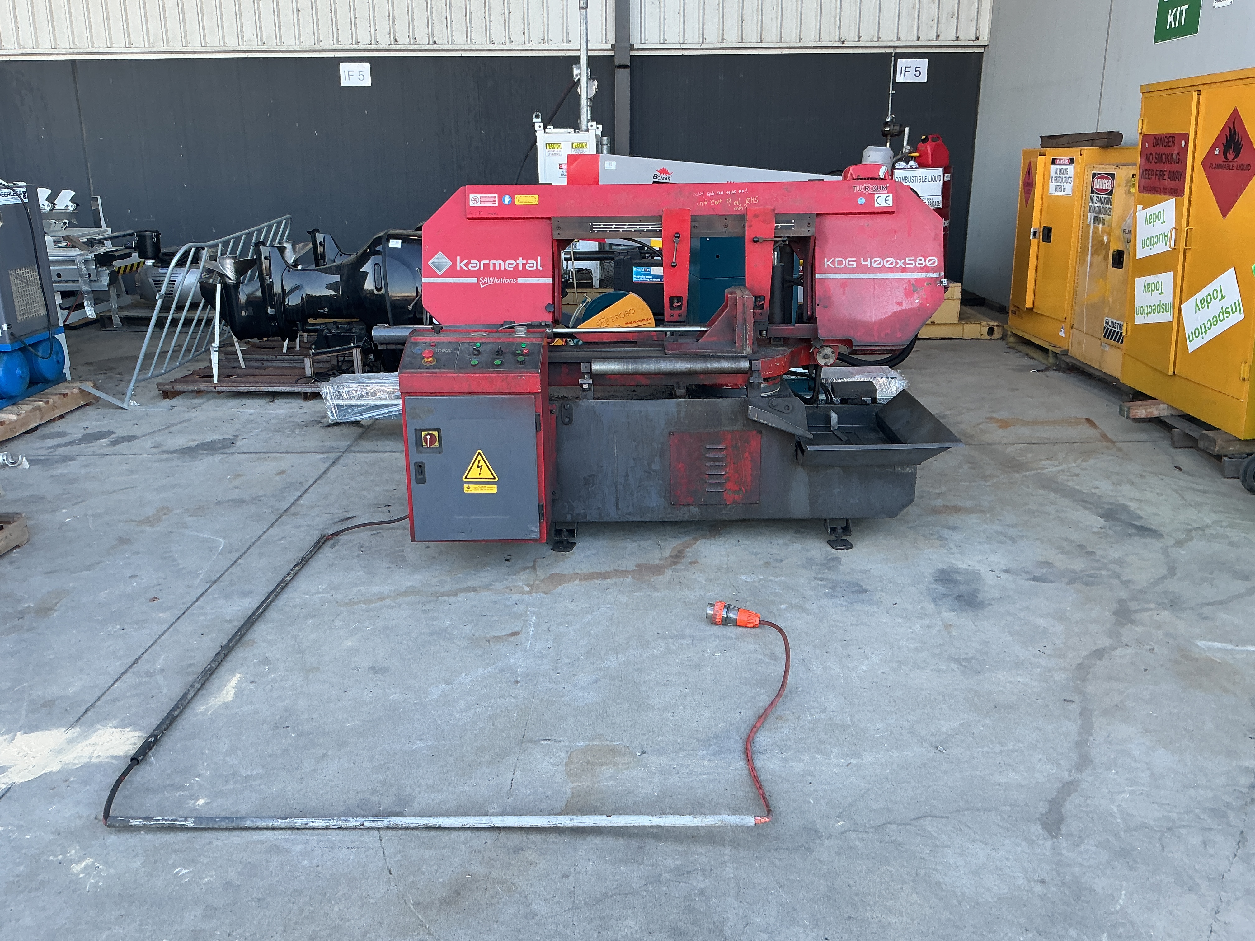 Karmetal KDG 400x580 Band Saw