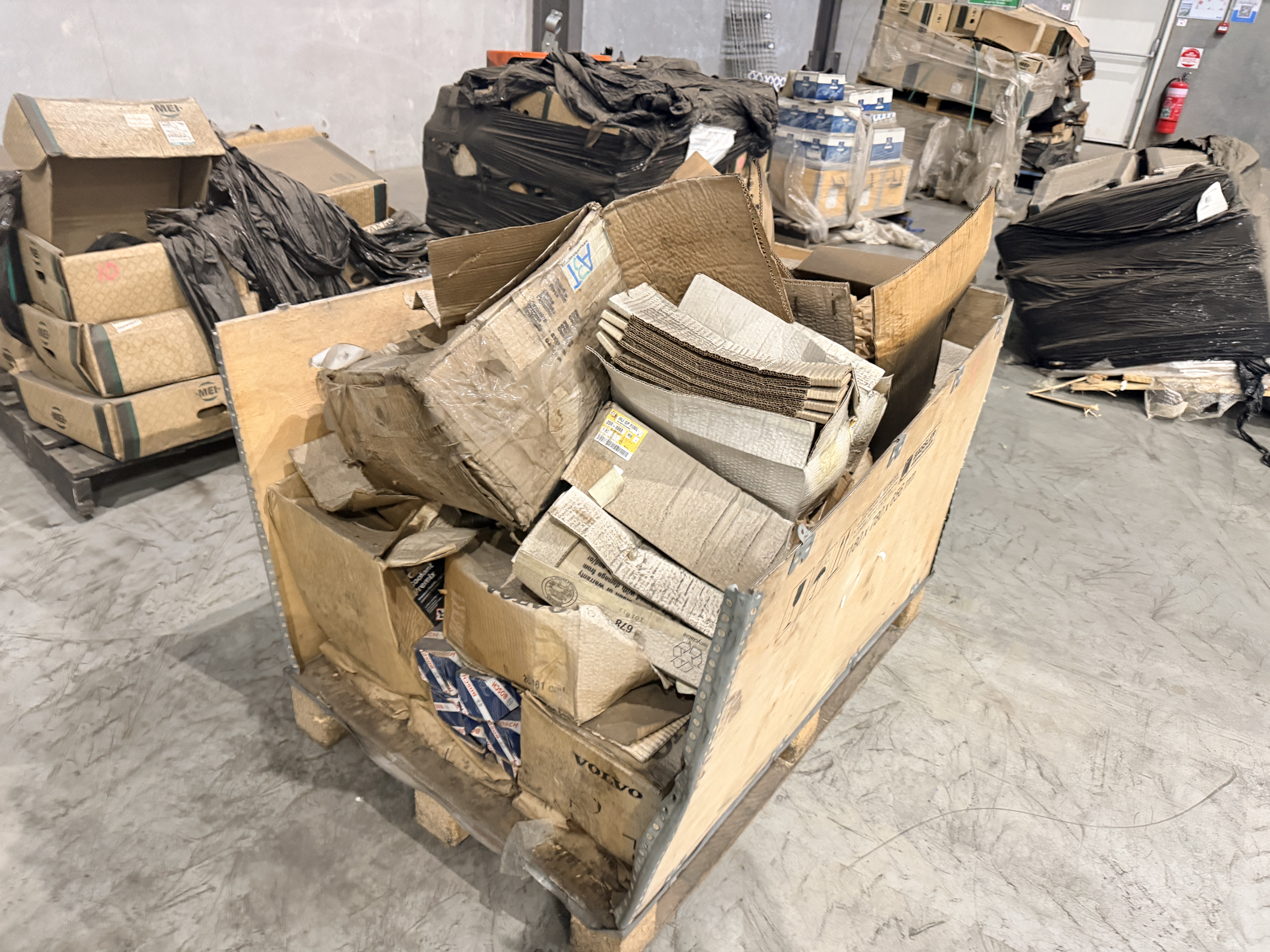 Pallet of Caterpillar Engine & Fuel System Cores incl Injectors