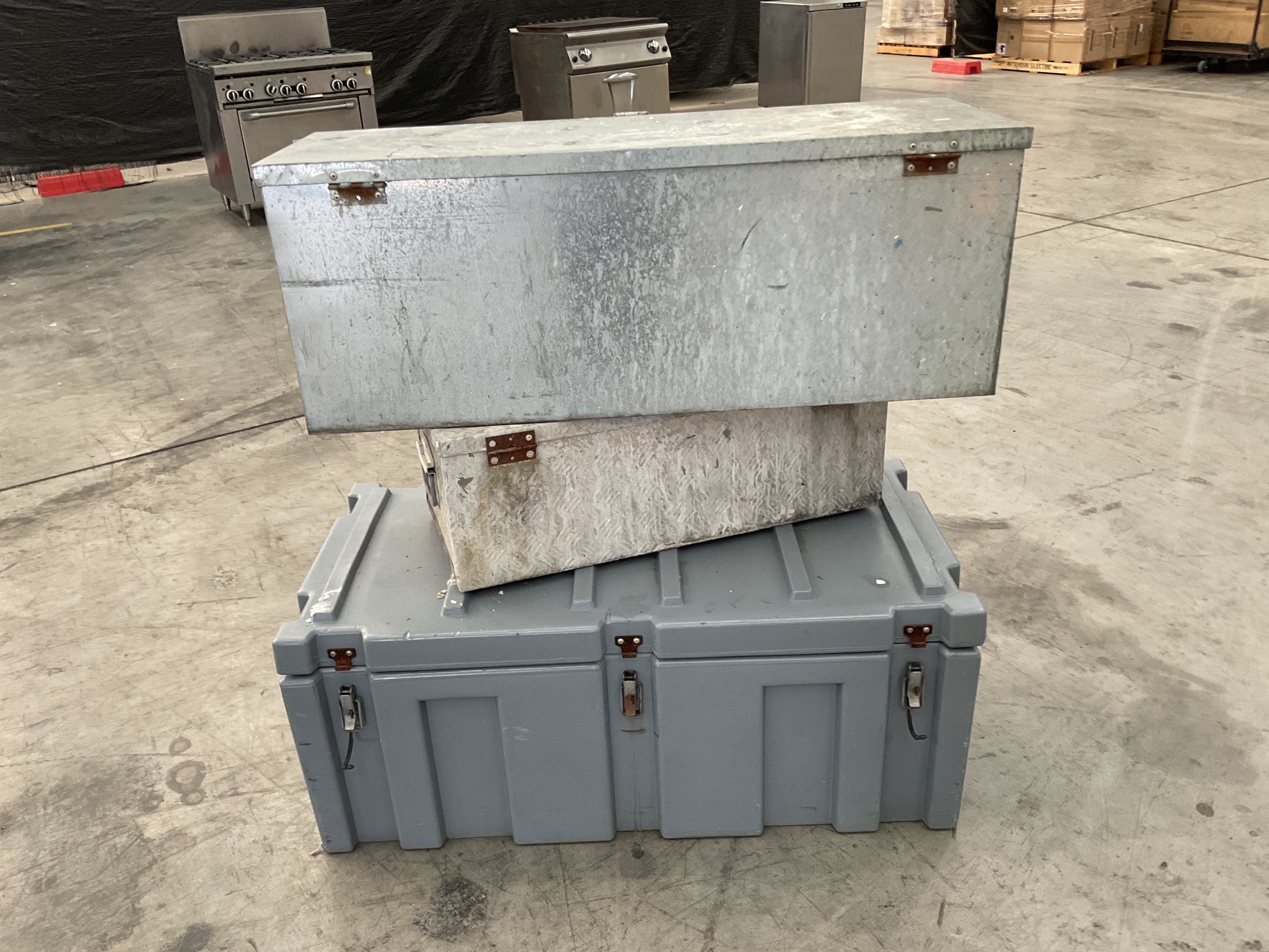 12 · 3 x Tool Boxs