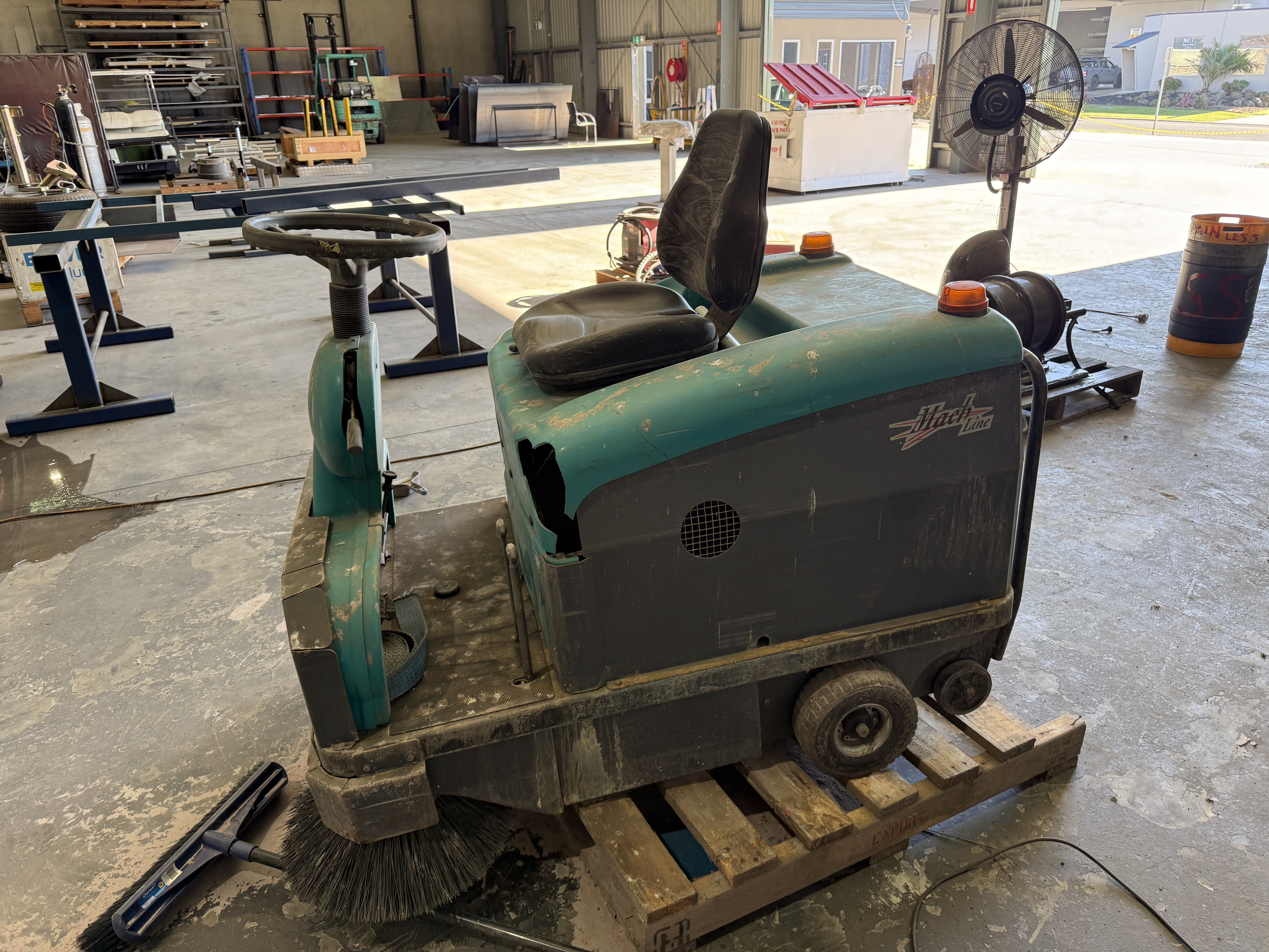 Tennant Electric Floor Sweeper with Charger