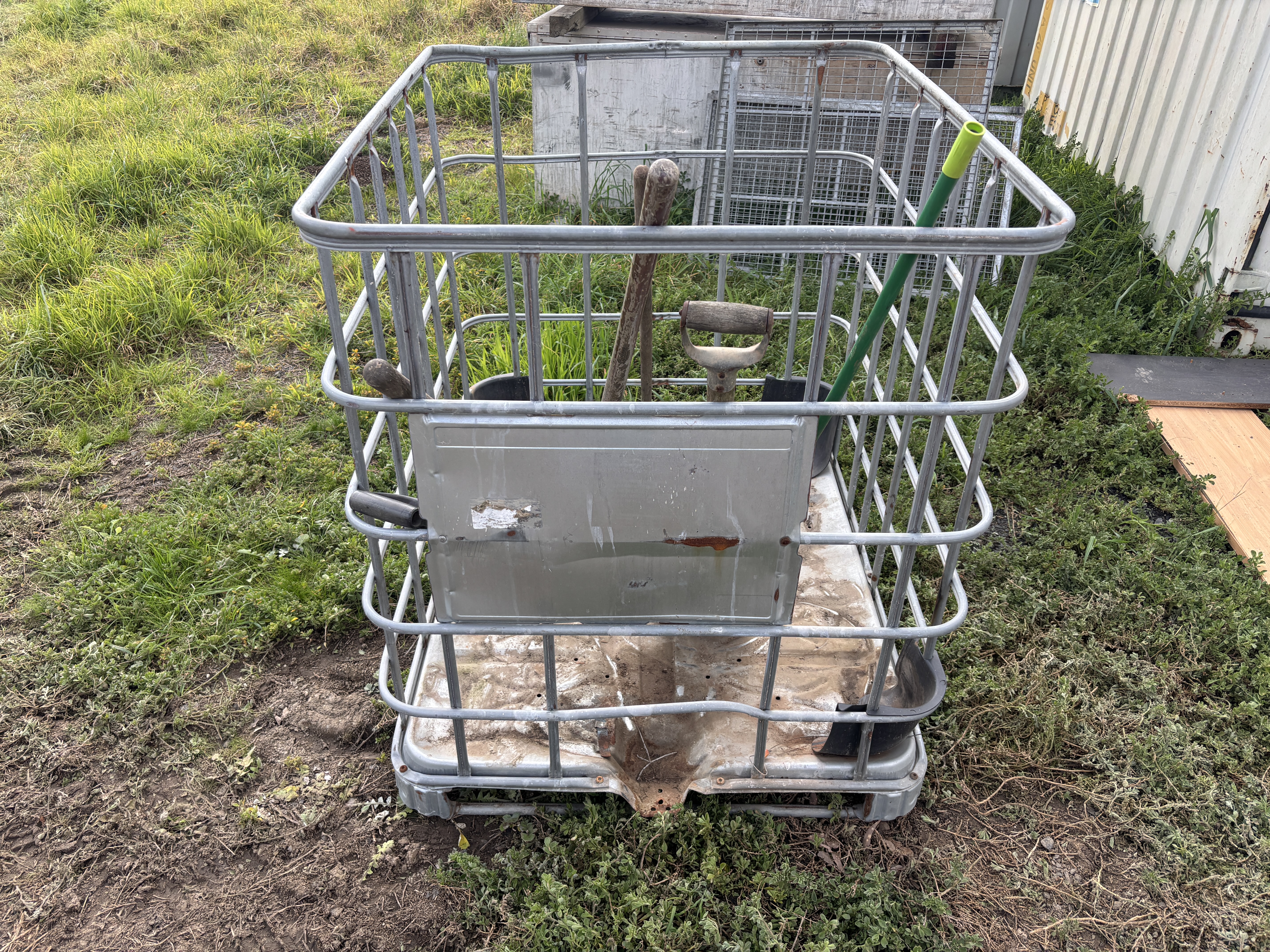 3 · 1 X IBC Stillage inc Garden Tools