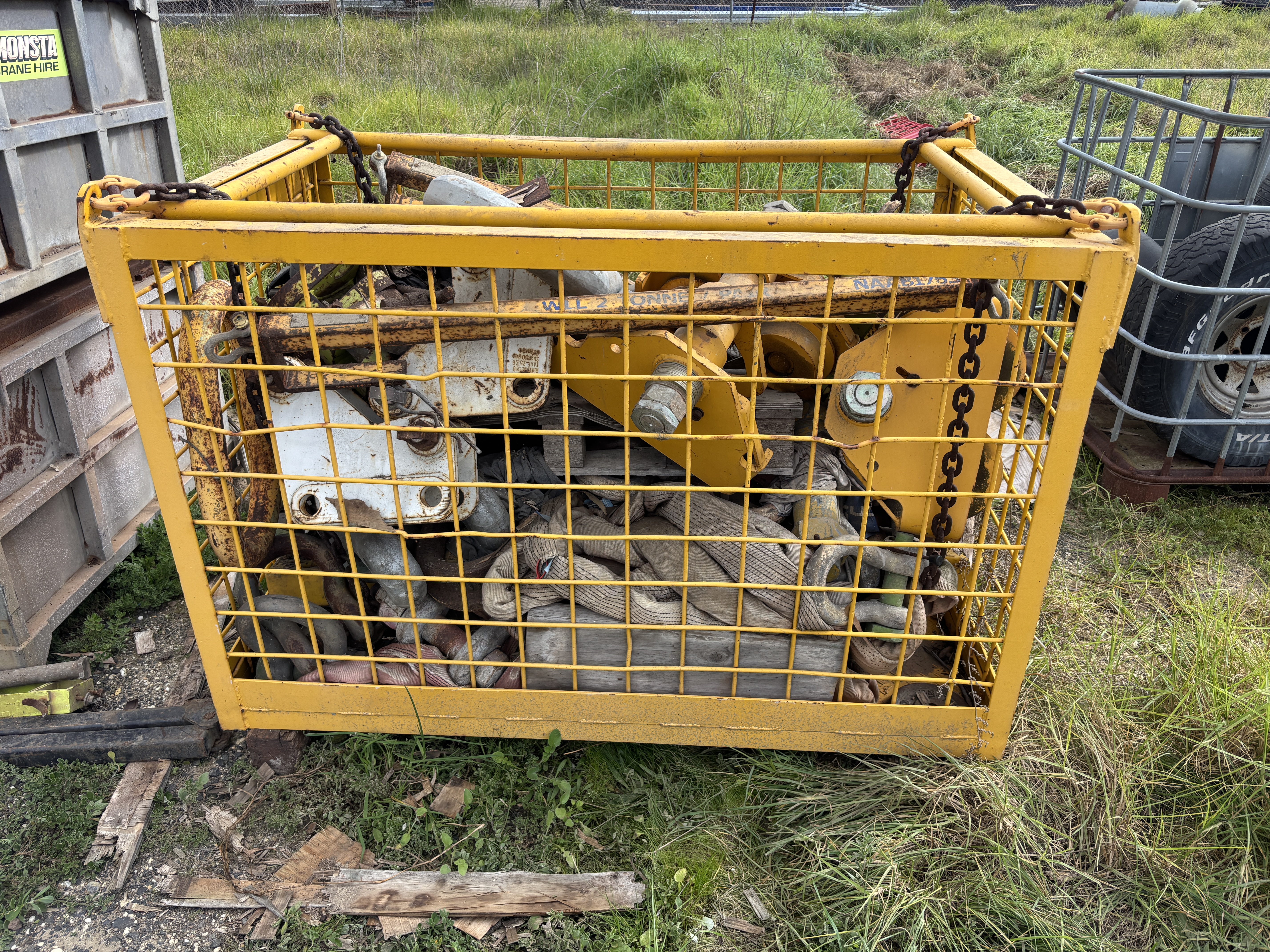 8 · 1 X Yellow Cage Stillage inc Contents