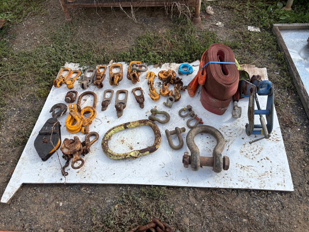 Assorted Lifting Shackles