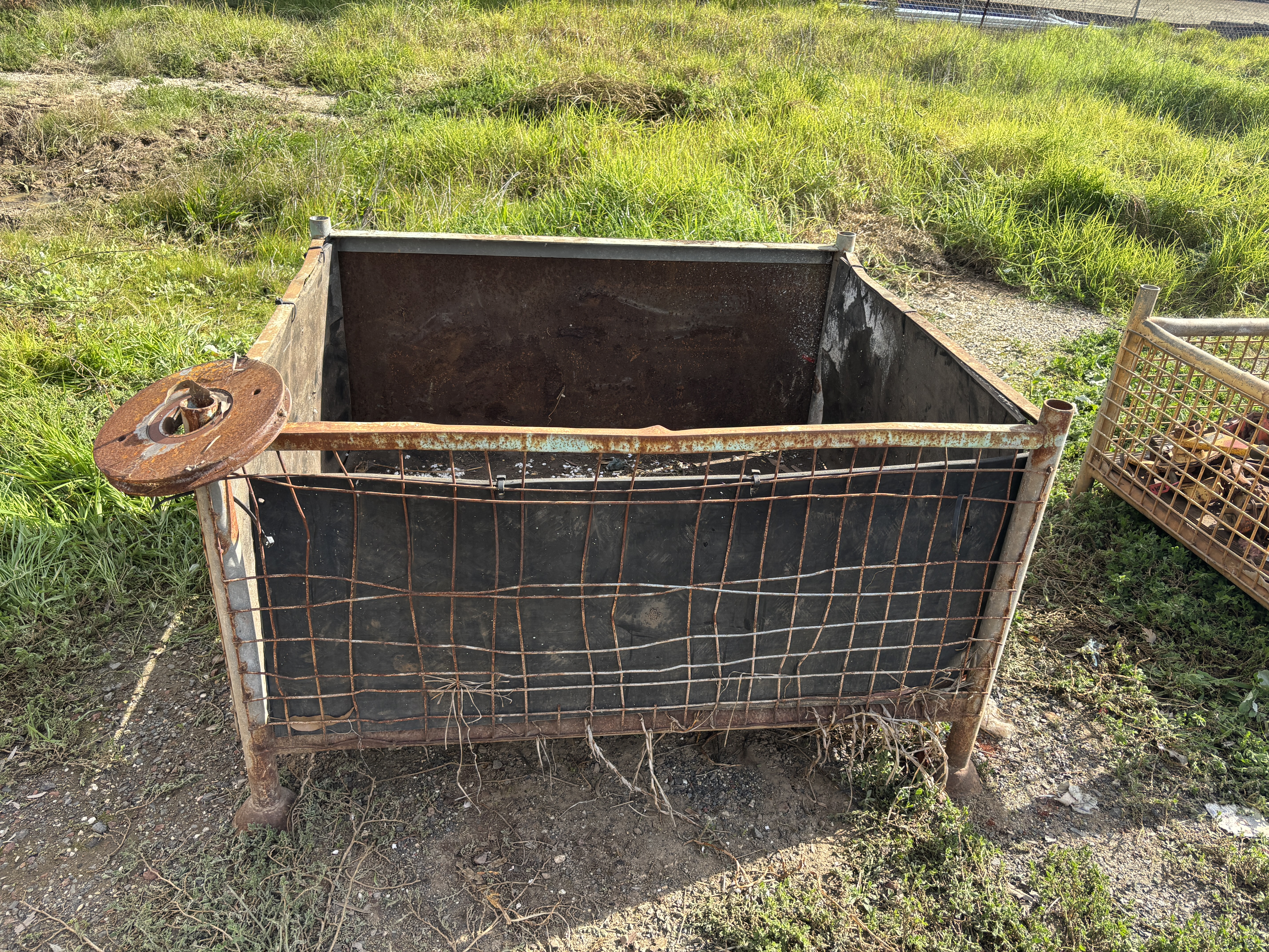 15 · 1 X Metal Stillage