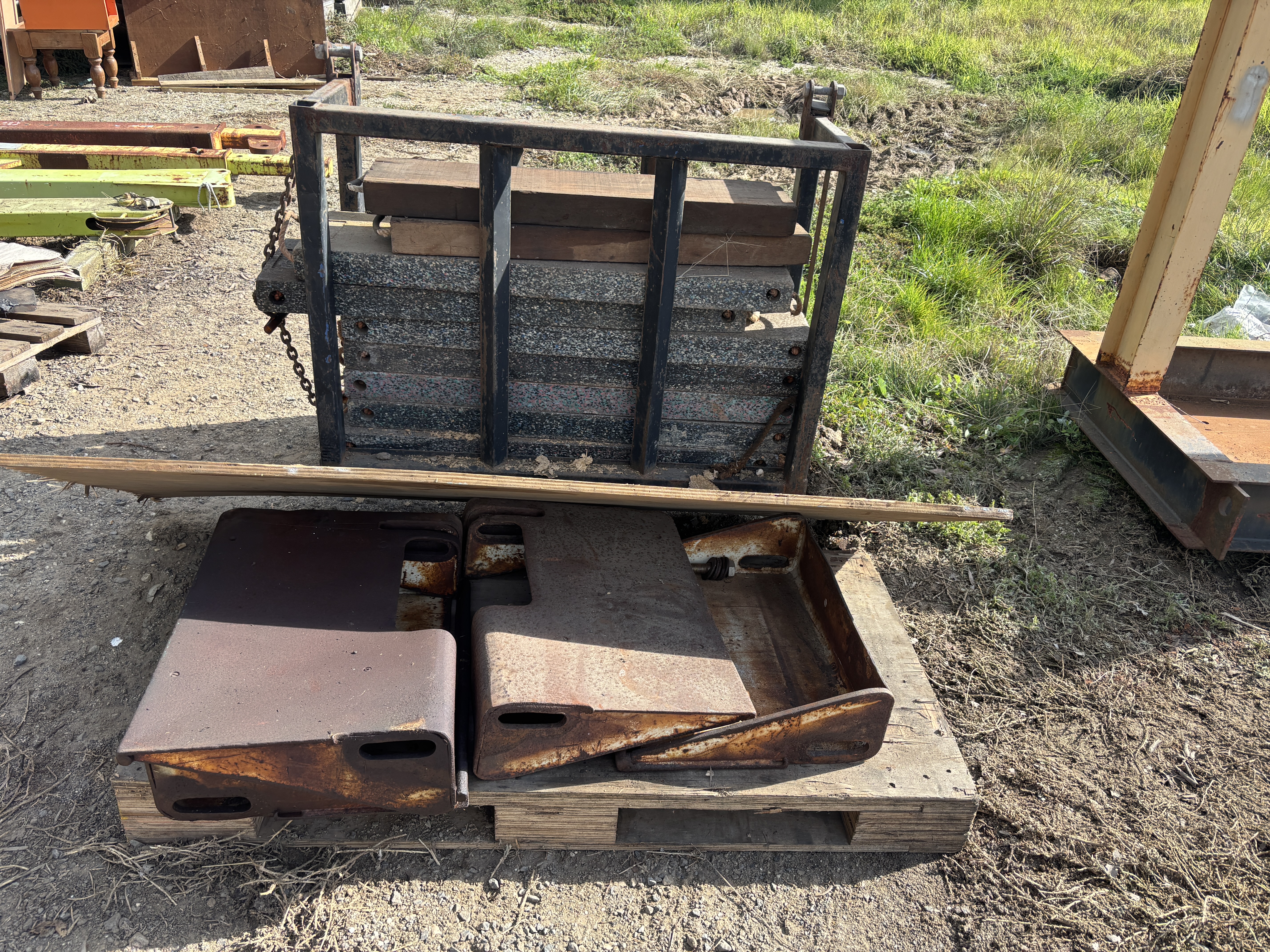 17 · 2 X Pallets of Metal Stabilisers
