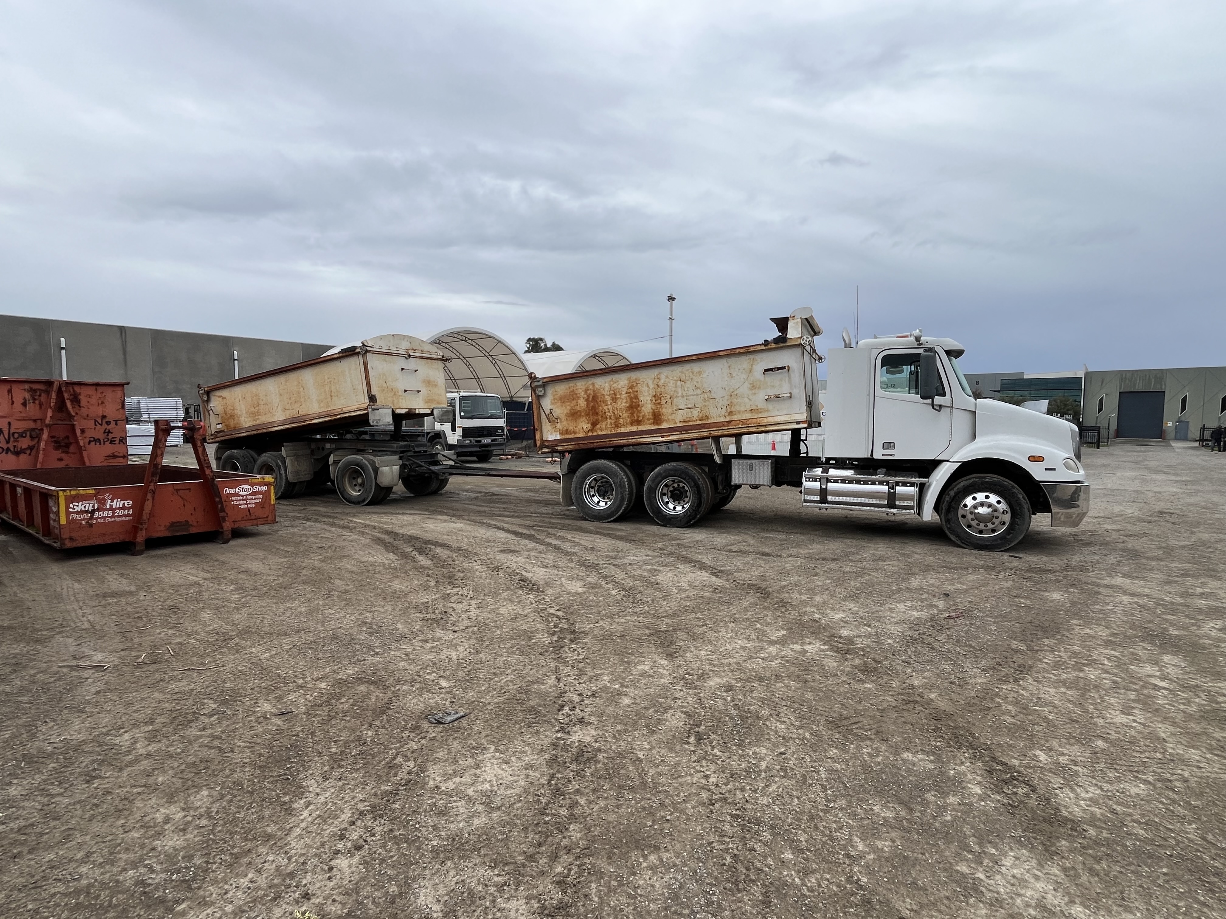 7 · 2009 Freightliner Columbia CL112 6x4 Tipper & 2009 CBB Dog Trailer