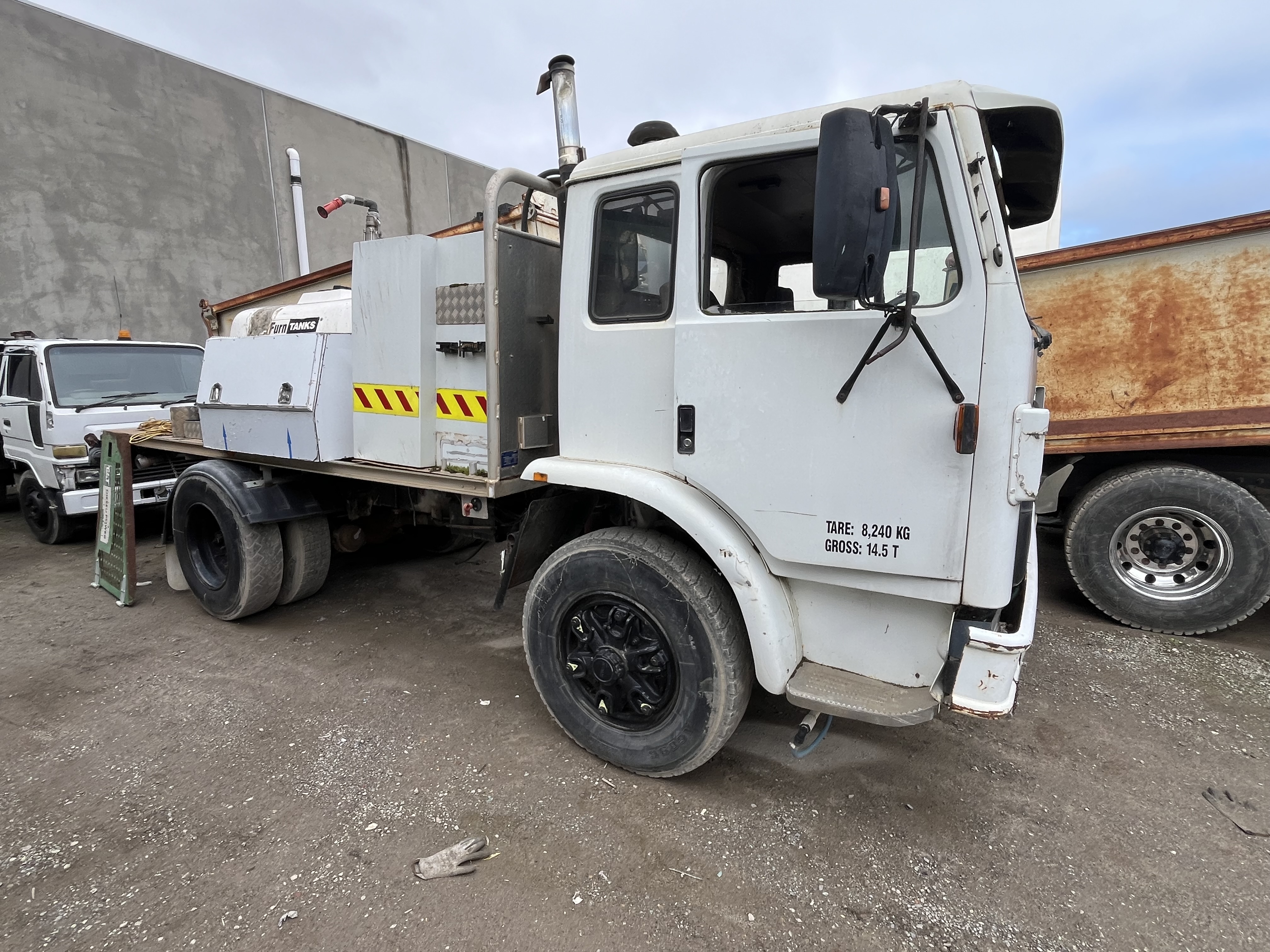 6 · 1993 International Acco 4x2 Ex Fire Truck
