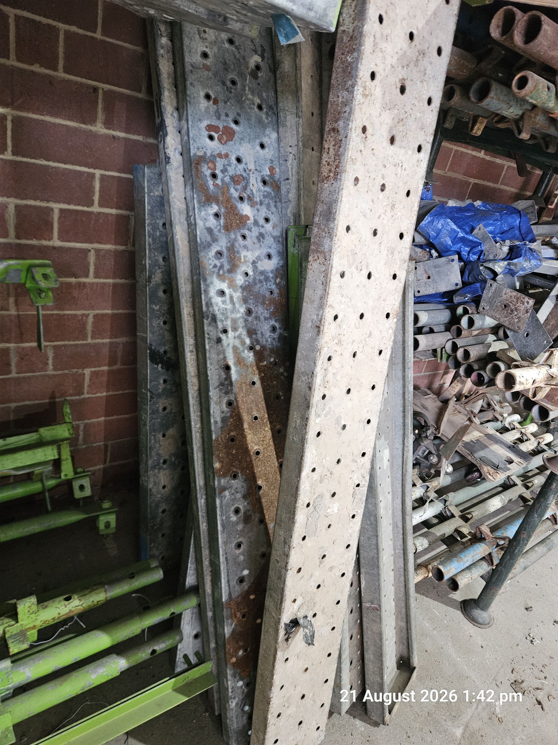 9 · Approx 6 X Mixed Scaffolding Planks