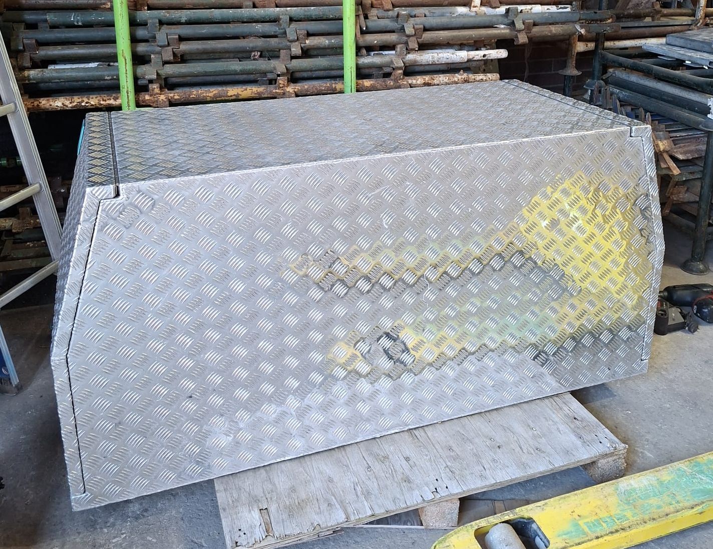 4 · 1 X M&W Aluminium Ute Toolbox