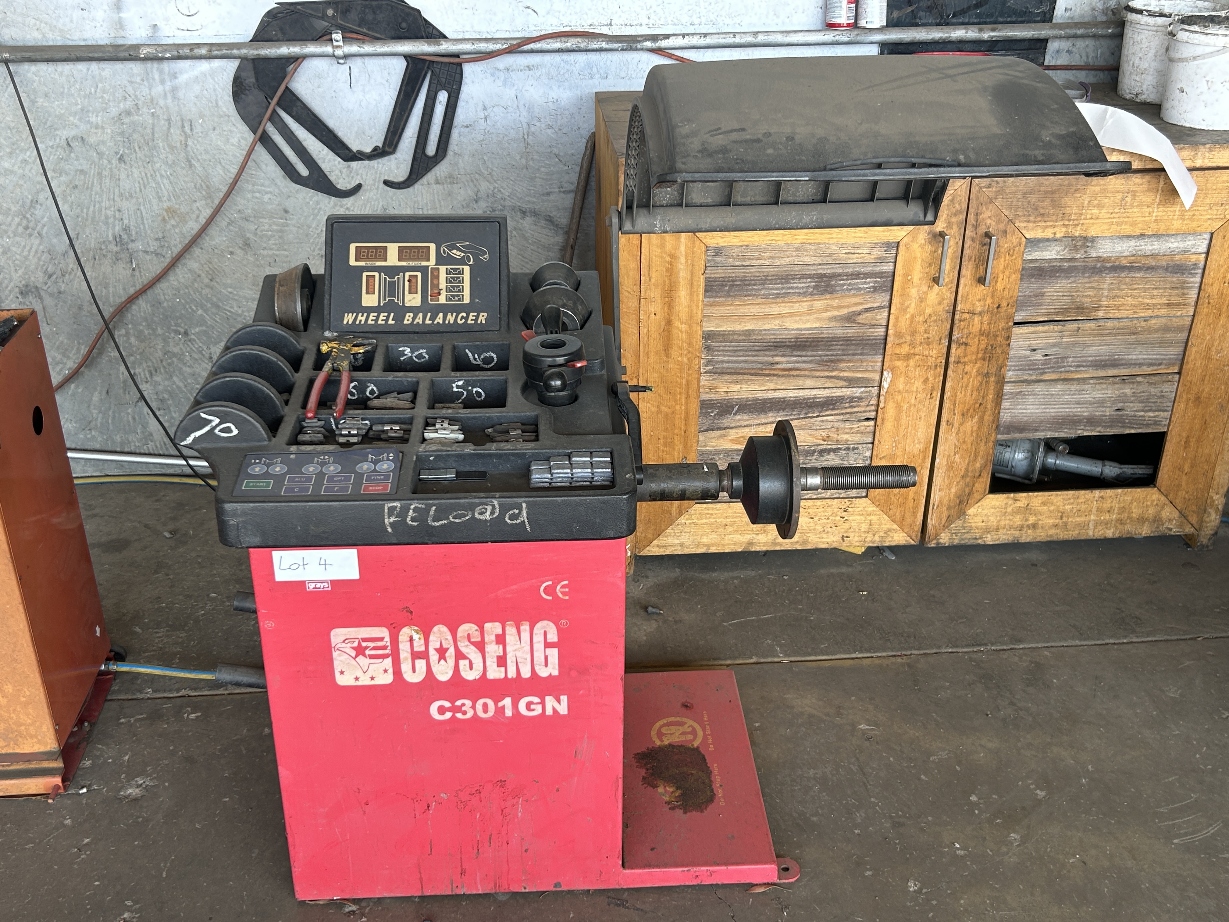 4 · Coseng C301GN Wheel Balancer