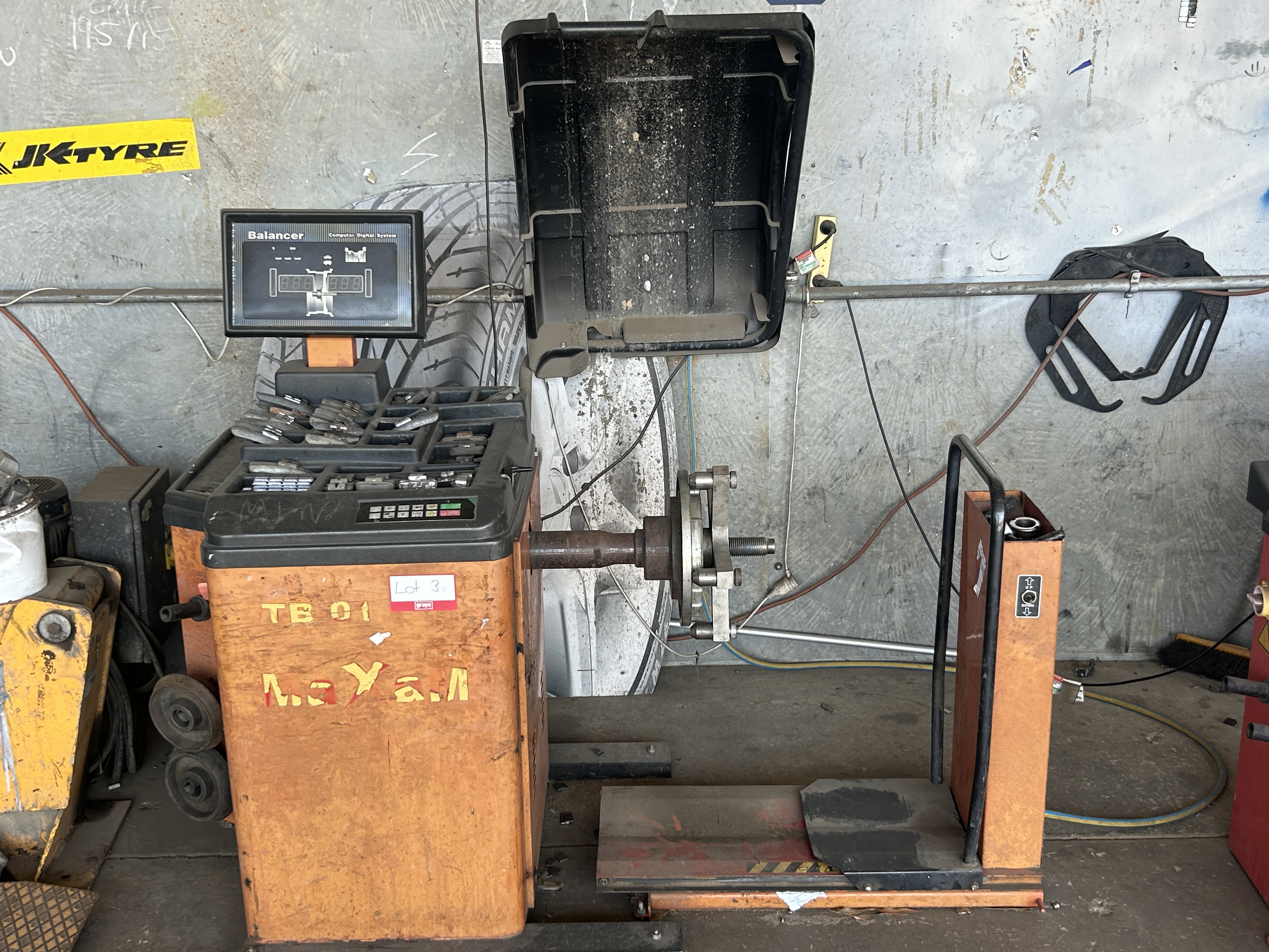 3 · 2020 Maxam TB01 Wheel Balancer