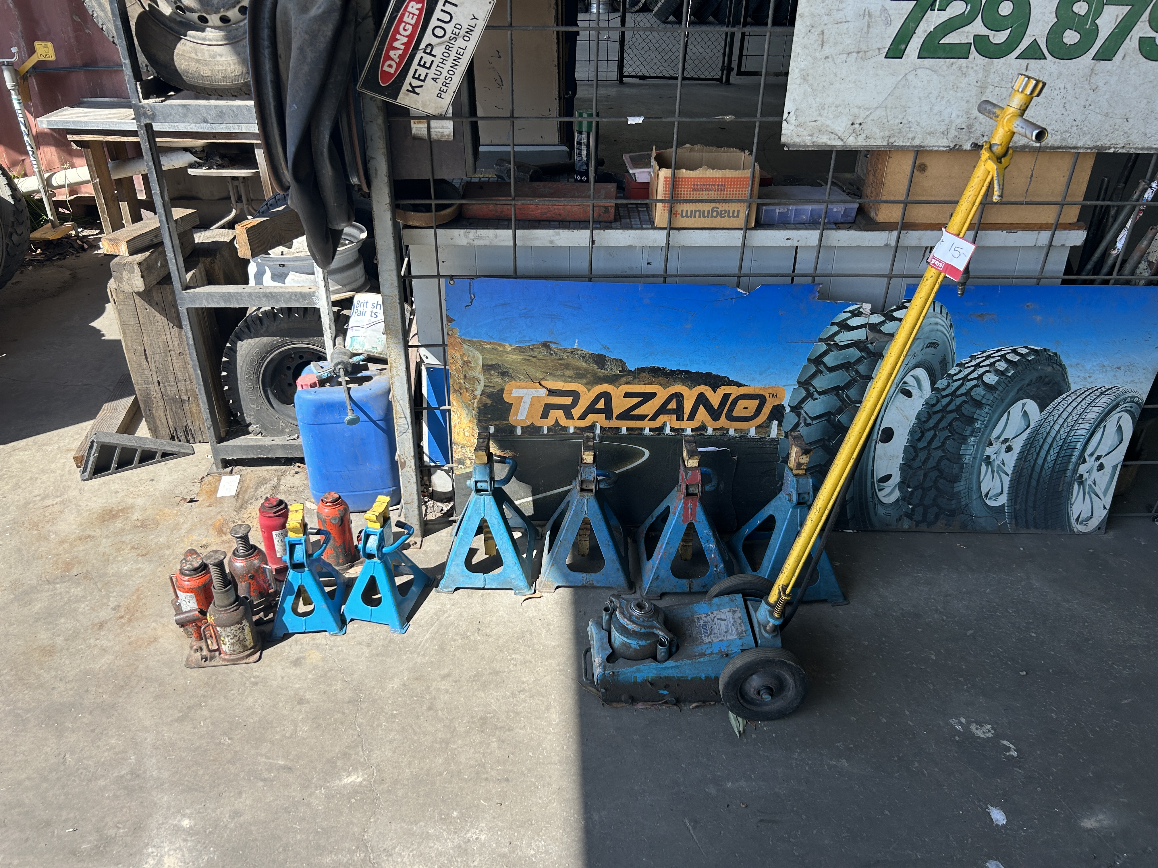 15 · Qty of Assorted Jacks, Bottle Jacks & Jack Stands