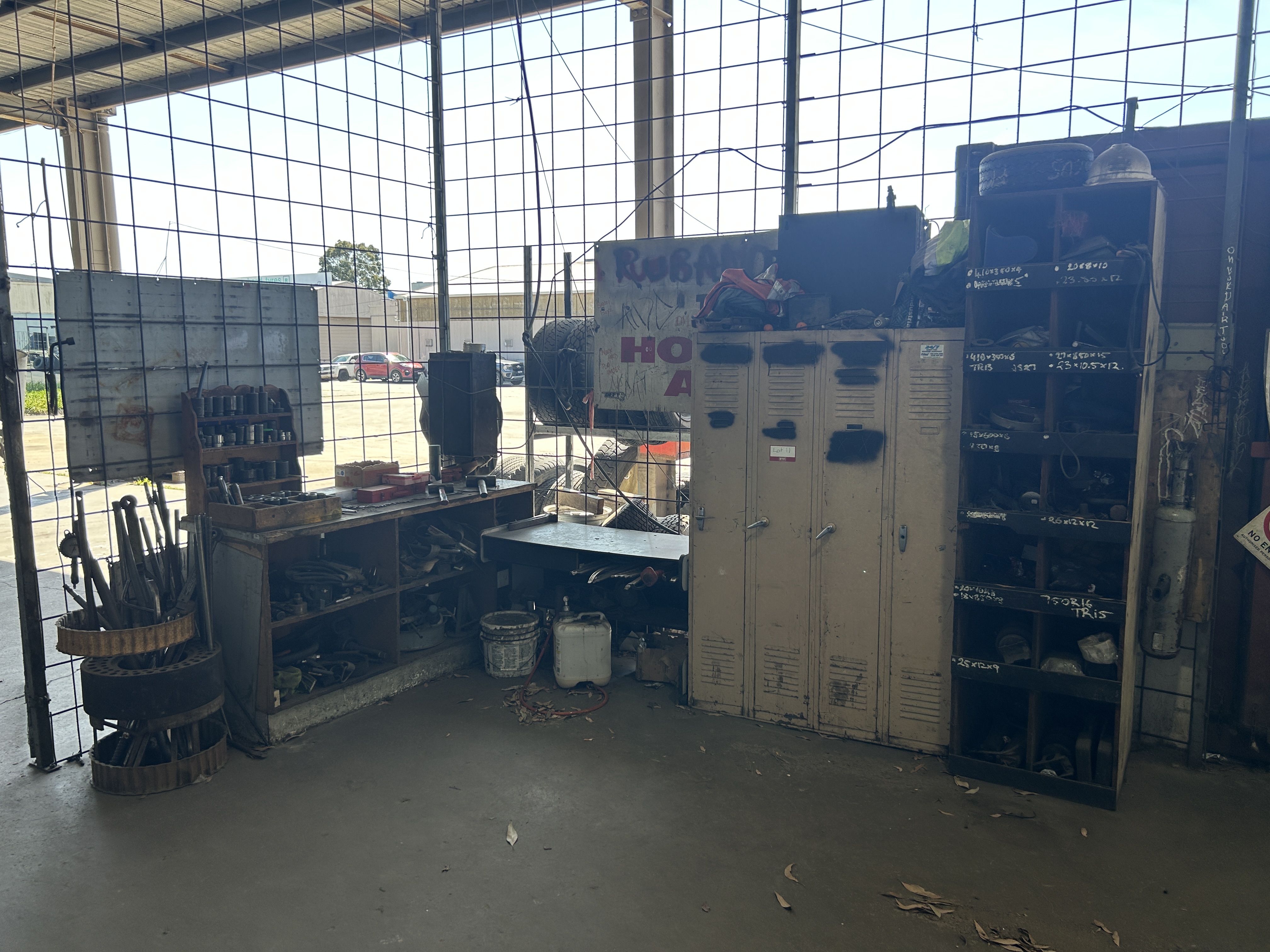 11 · Contents of Cage Corner Tools & Workshop Equipment