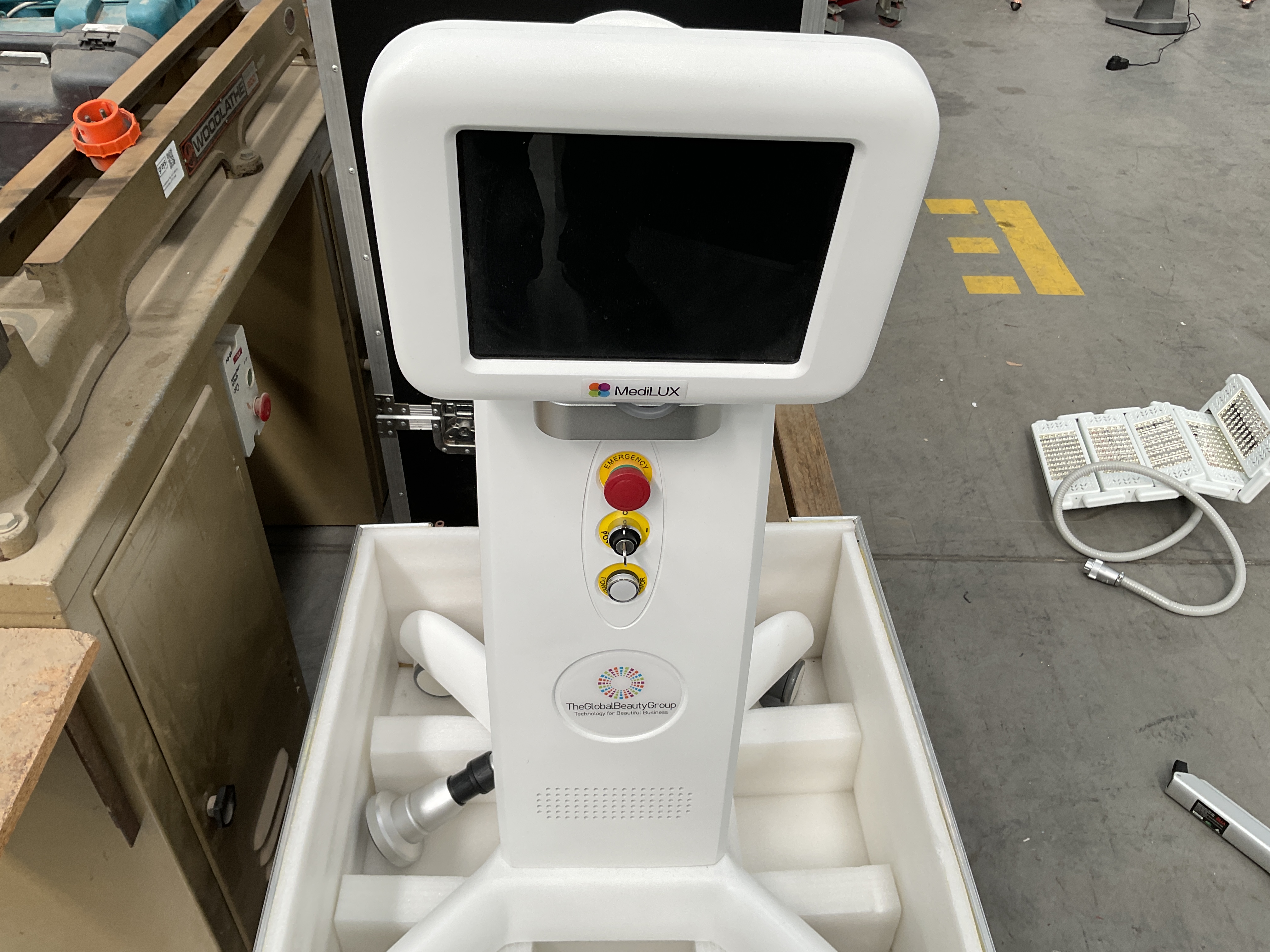 1 · 2023 MediLux HM-PDT900 Medical Photodynamic Therapy Machine
