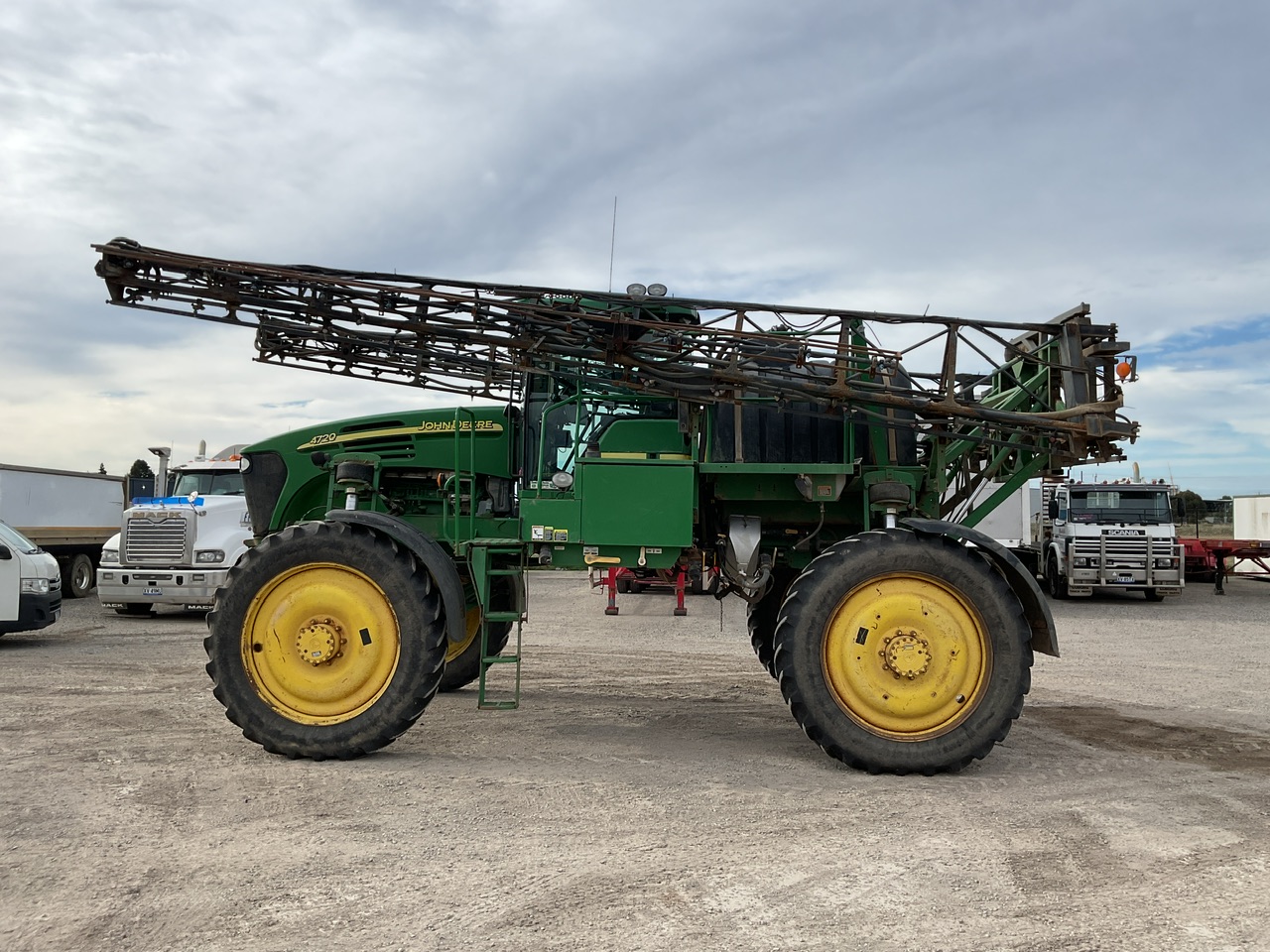 2005 John Deere 4720 Self Propelled Sprayer