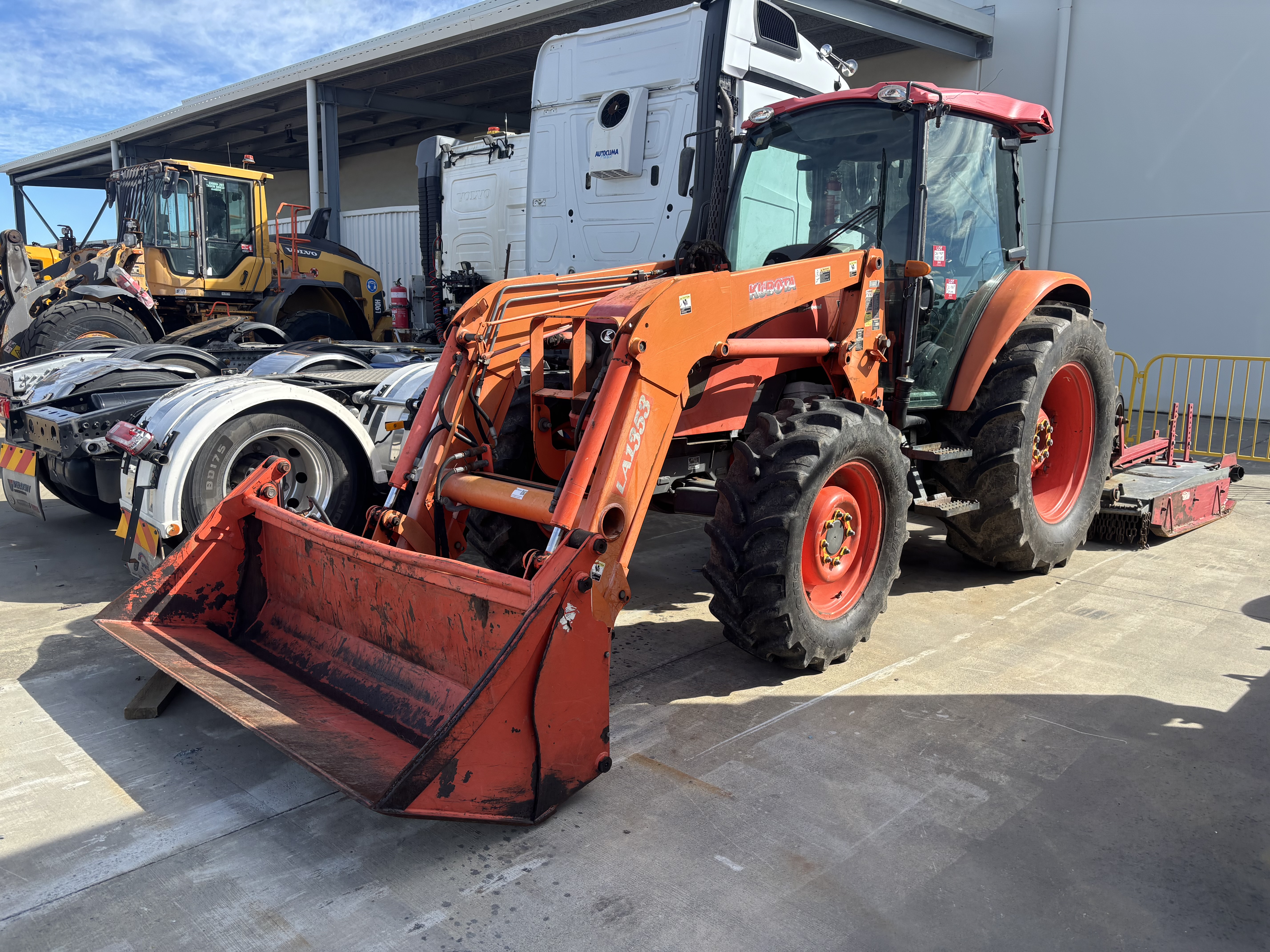 2015 Kubota M9540D 4WD Tractor and Slasher (Non Mobile)