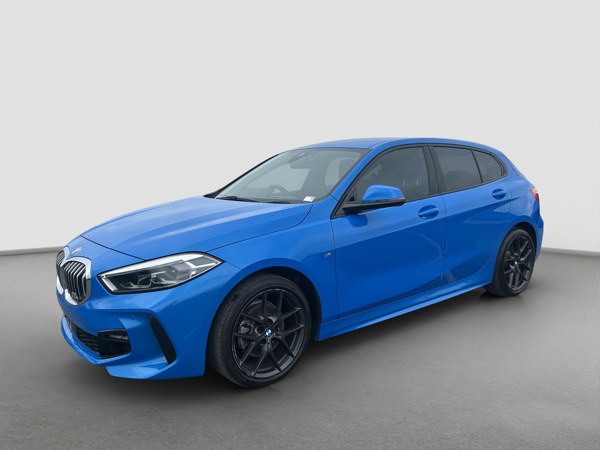 4 · 2022 BMW 1 Series 118i Sport Petrol