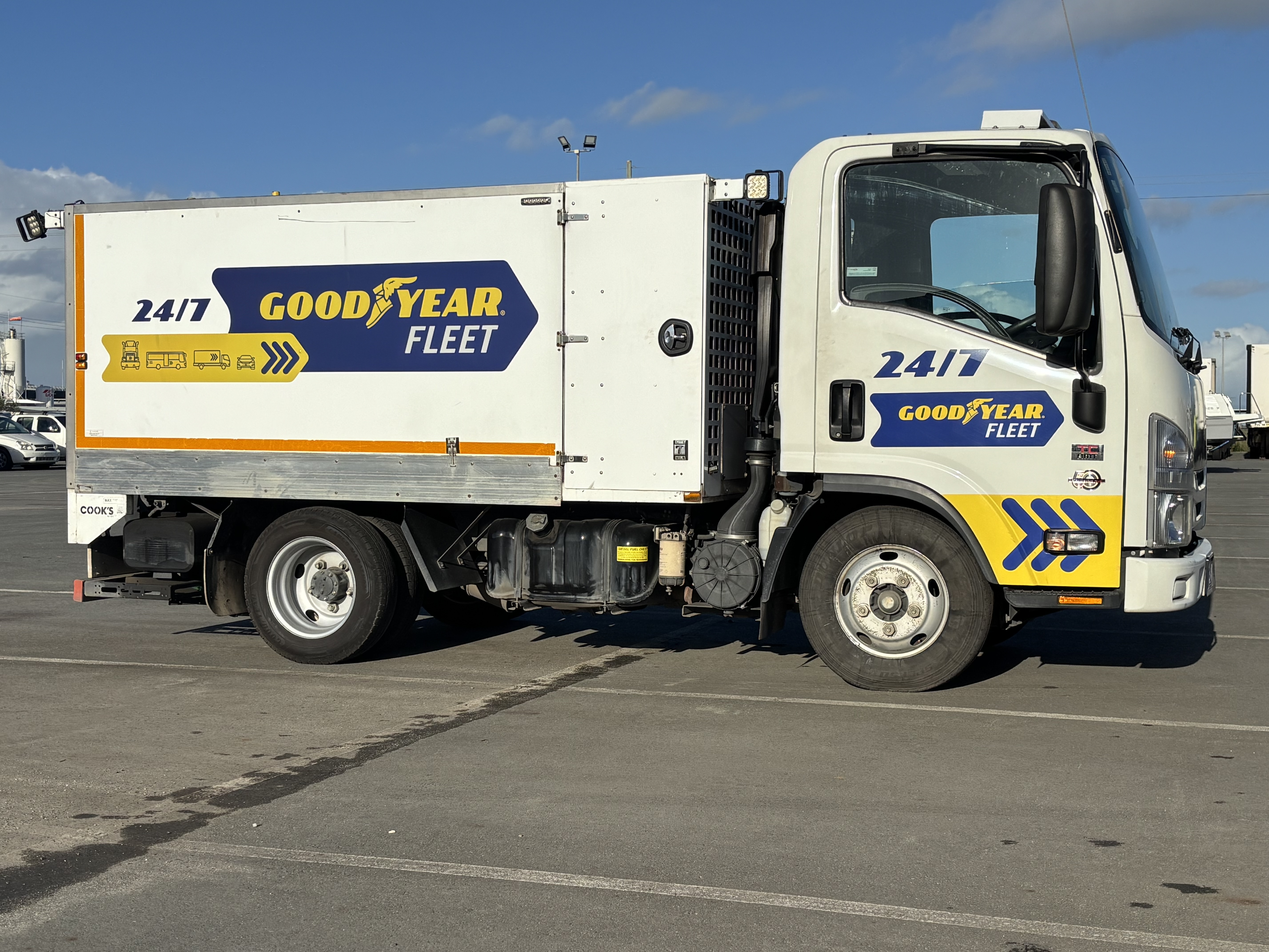 7 · 2021 Isuzu NLR 45-150 4x2 Service Truck