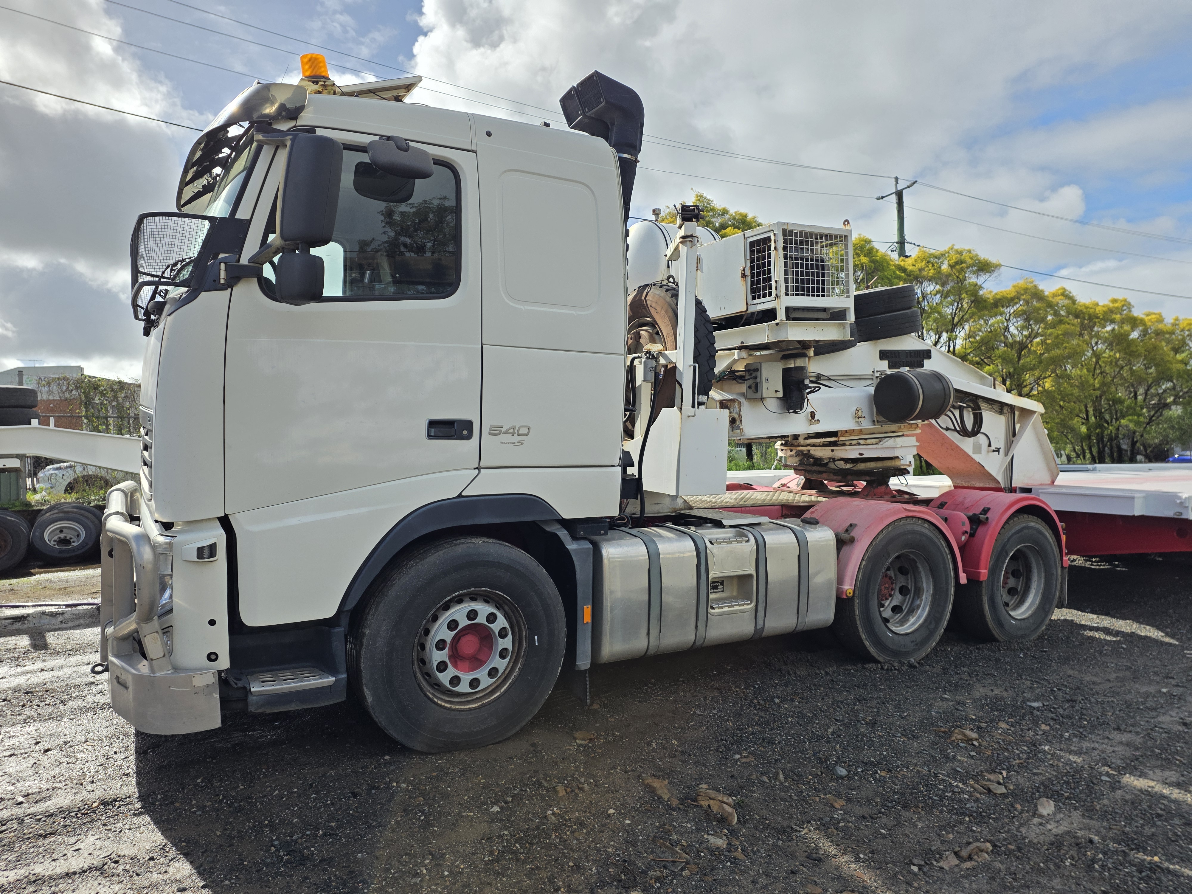 2 · 2011 Volvo FH 6x4 Prime Mover
