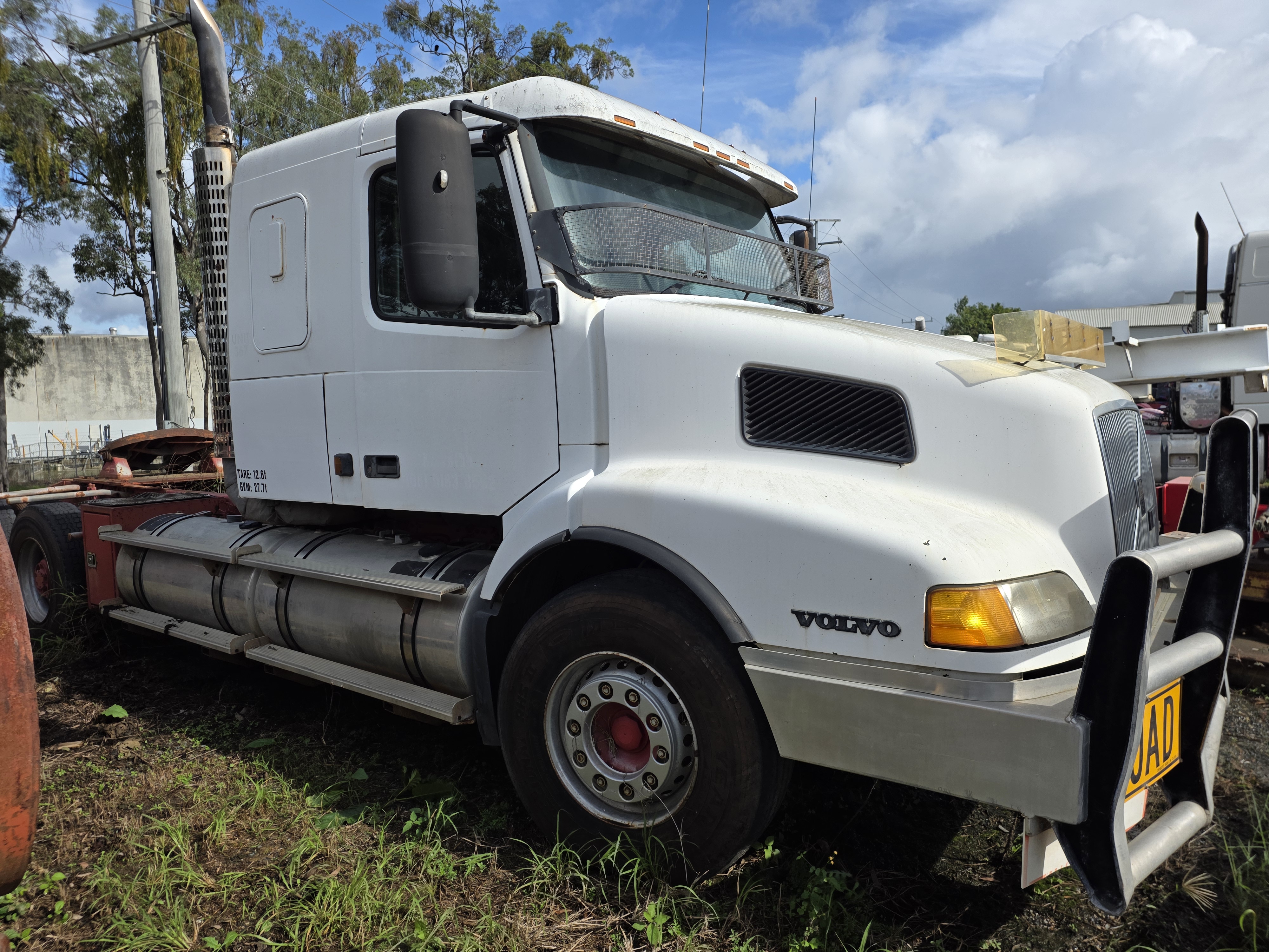 6 · 2001 Volvo NH12 6x4 Prime Mover
