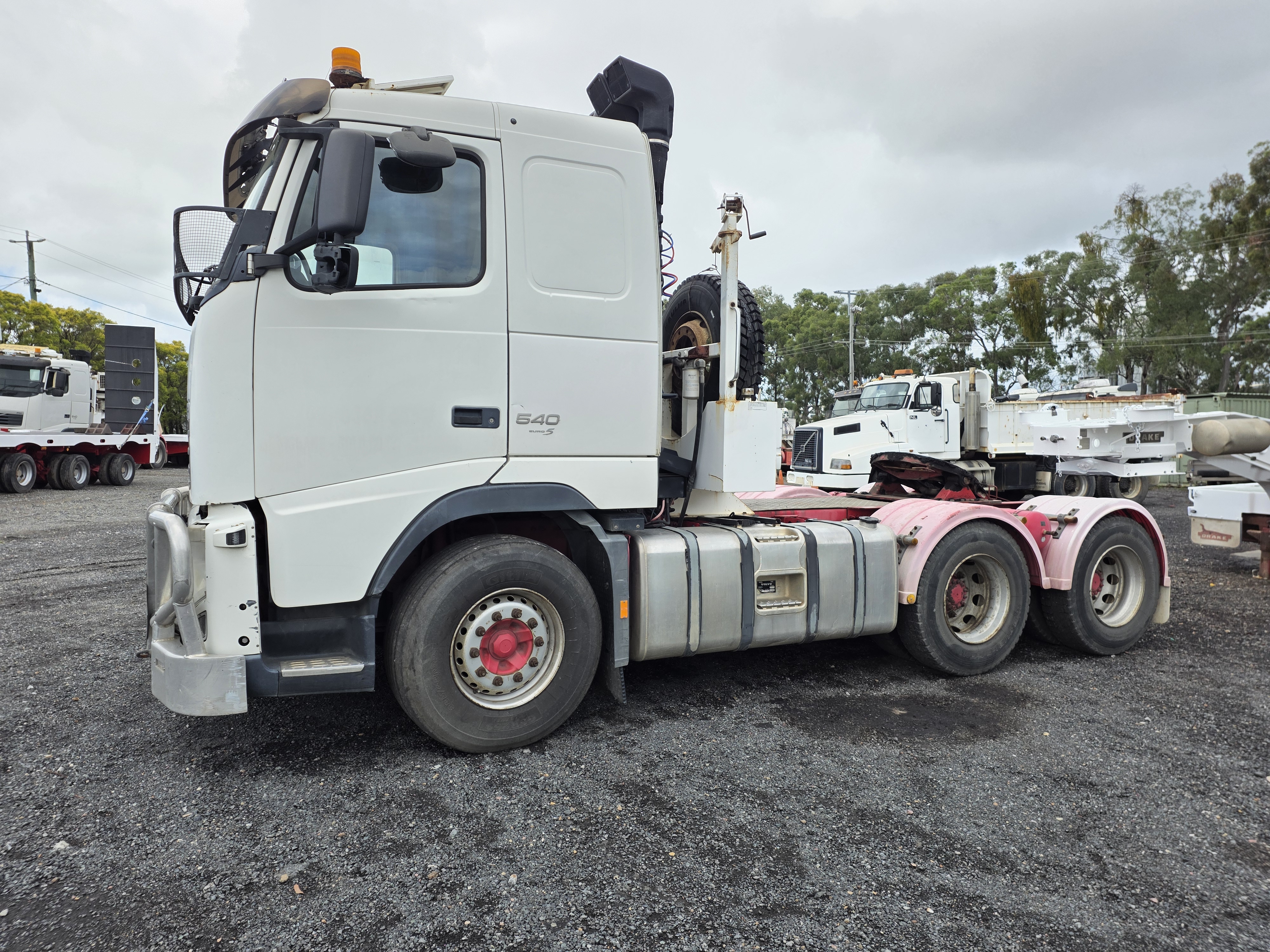 12 · 2011 Volvo FH MK2 6x4 Prime Mover