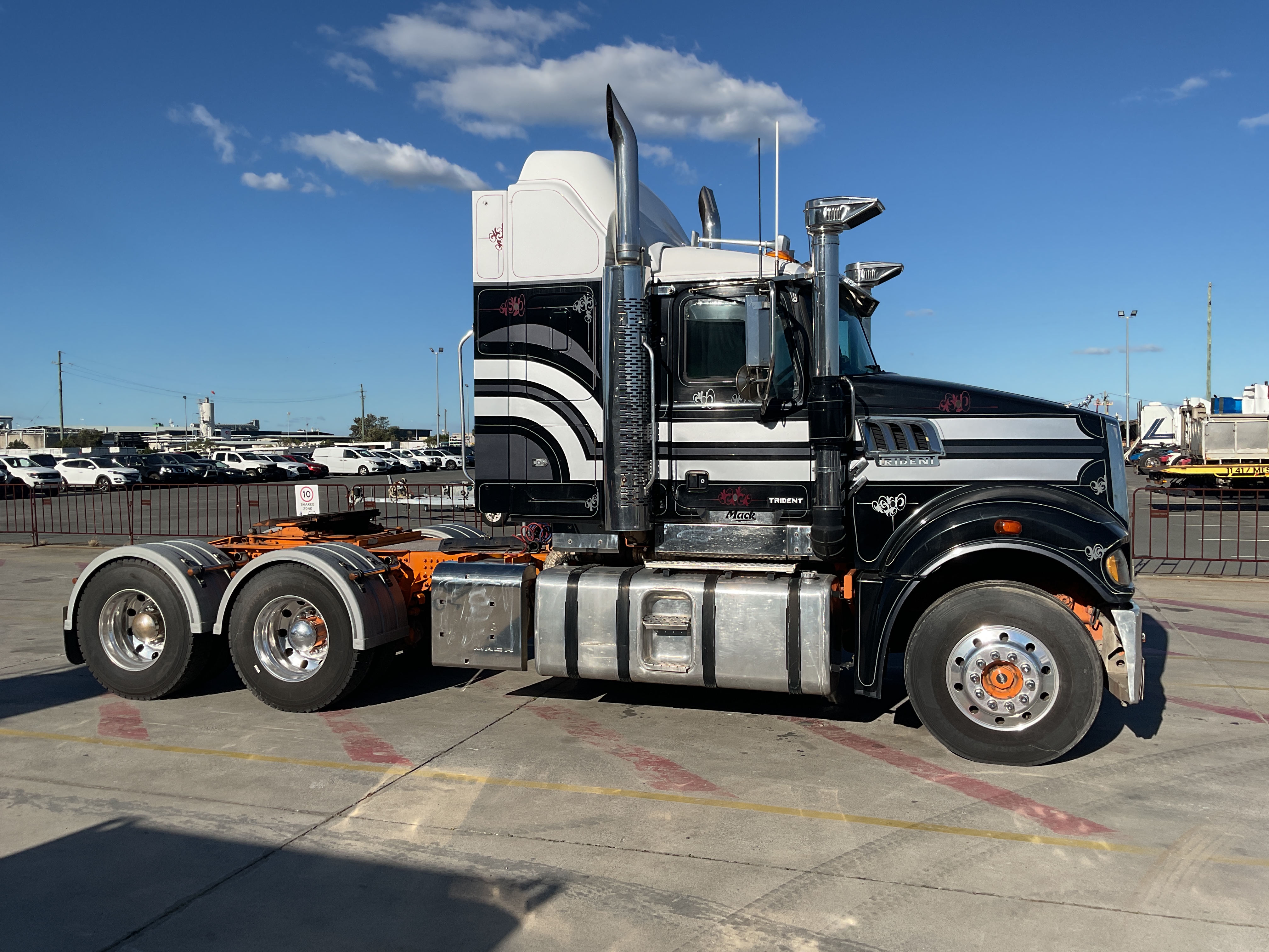 13 · 2013 Mack Trident   6x4 Prime Mover