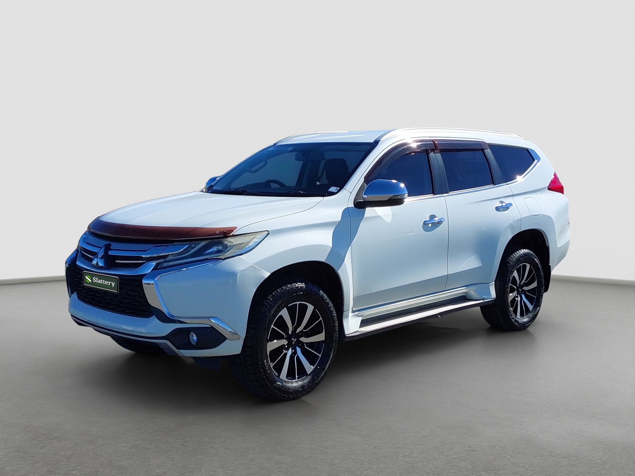 18 · 2016 Mitsubishi Pajero Sport GLS Diesel