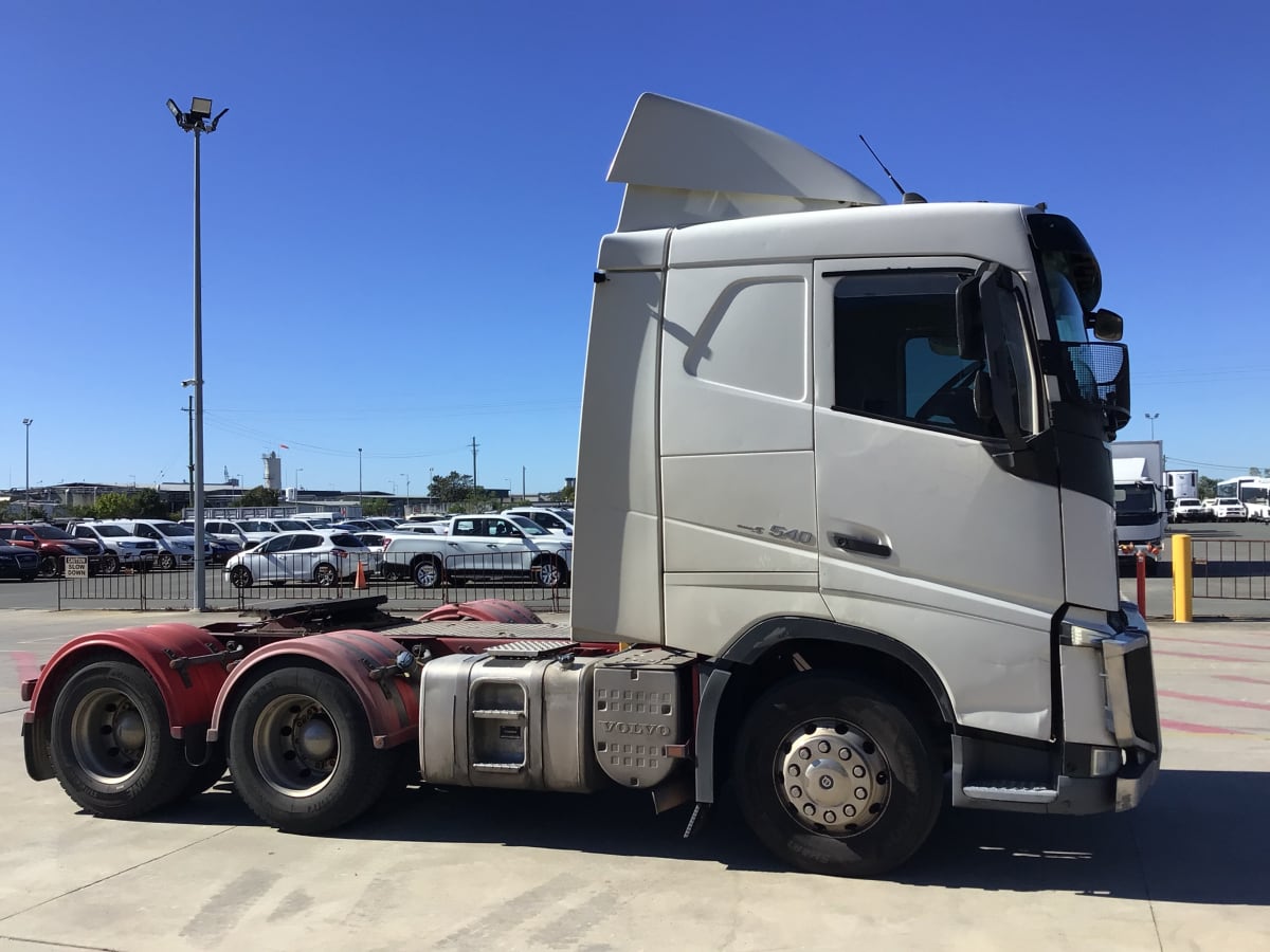 15 · 2018 Volvo FH16   6x4 Prime Mover