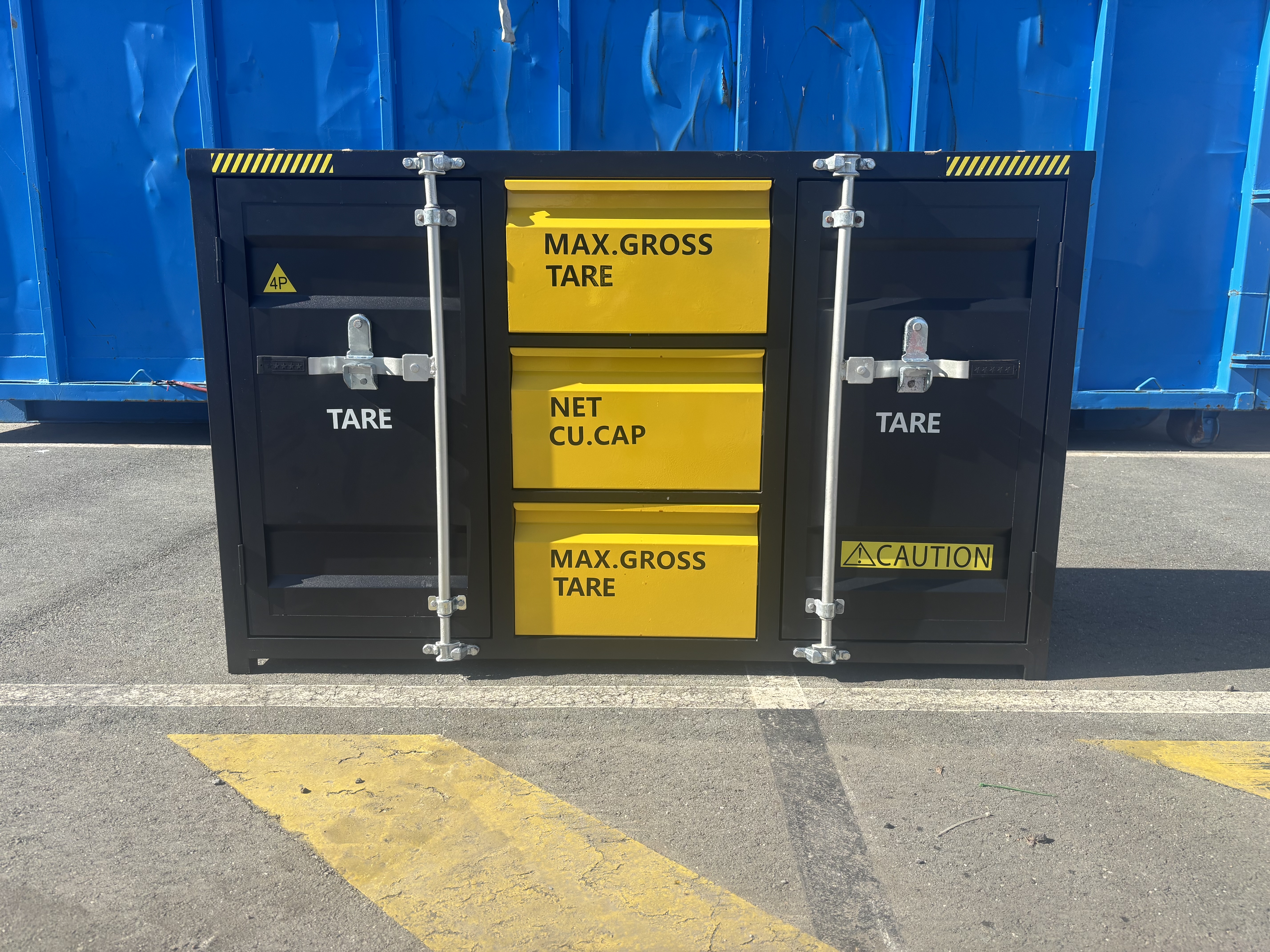 18 · Unused Black & Yellow Workbench