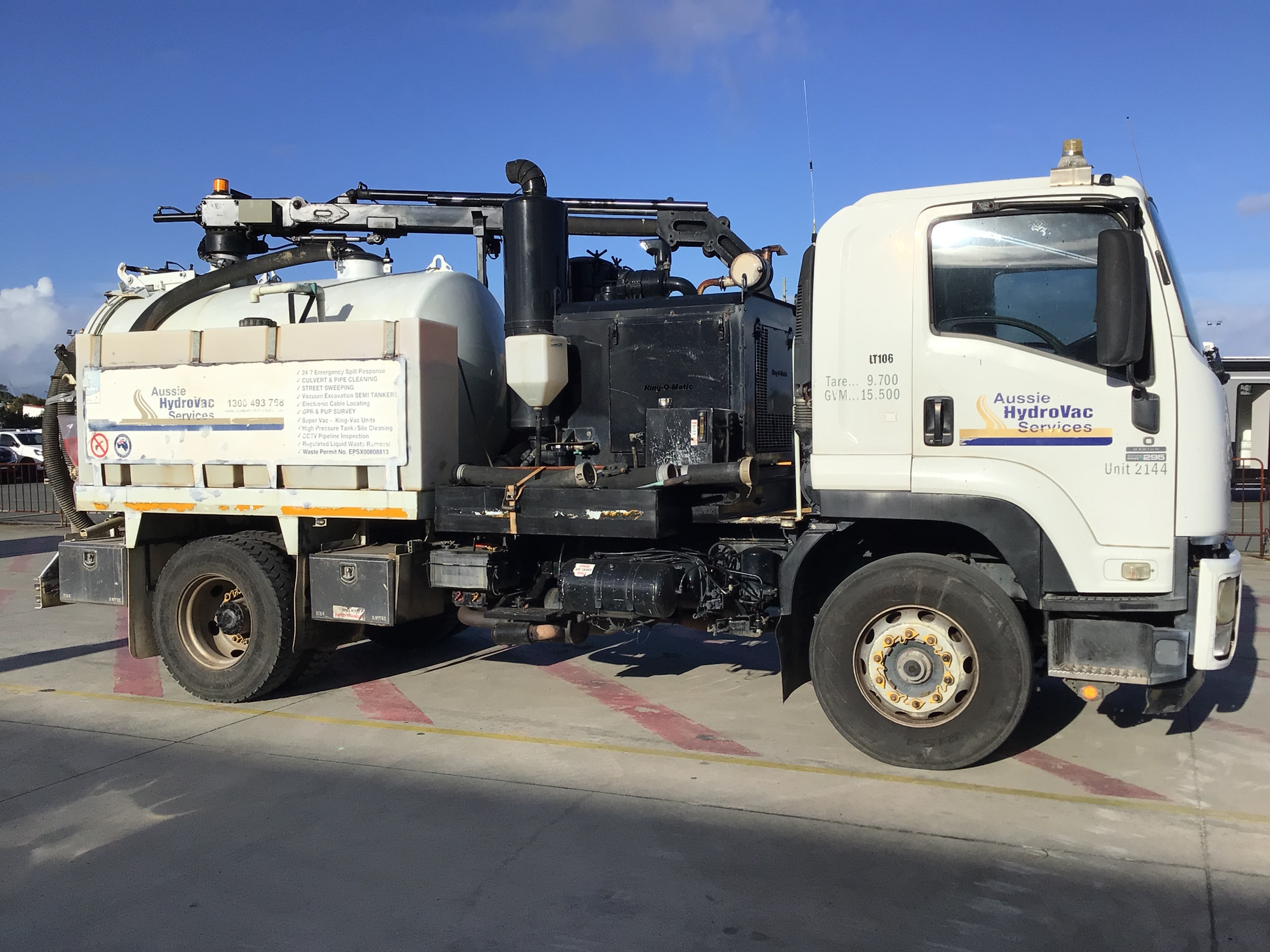 11 · 2011 Isuzu FH FVR 4x2 Vacuum