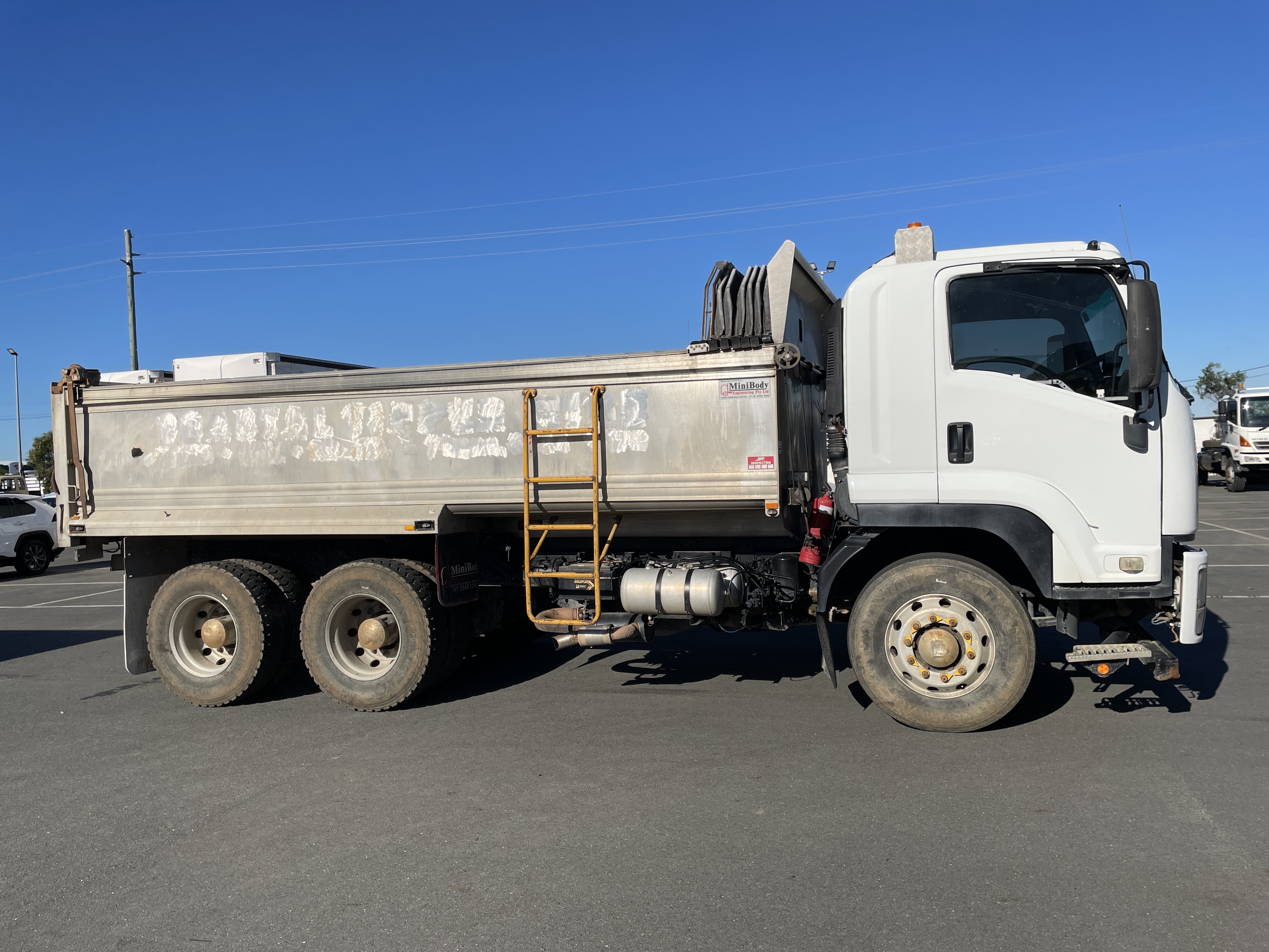 17 · 2015 Isuzu FVZ 6x4 Tipper