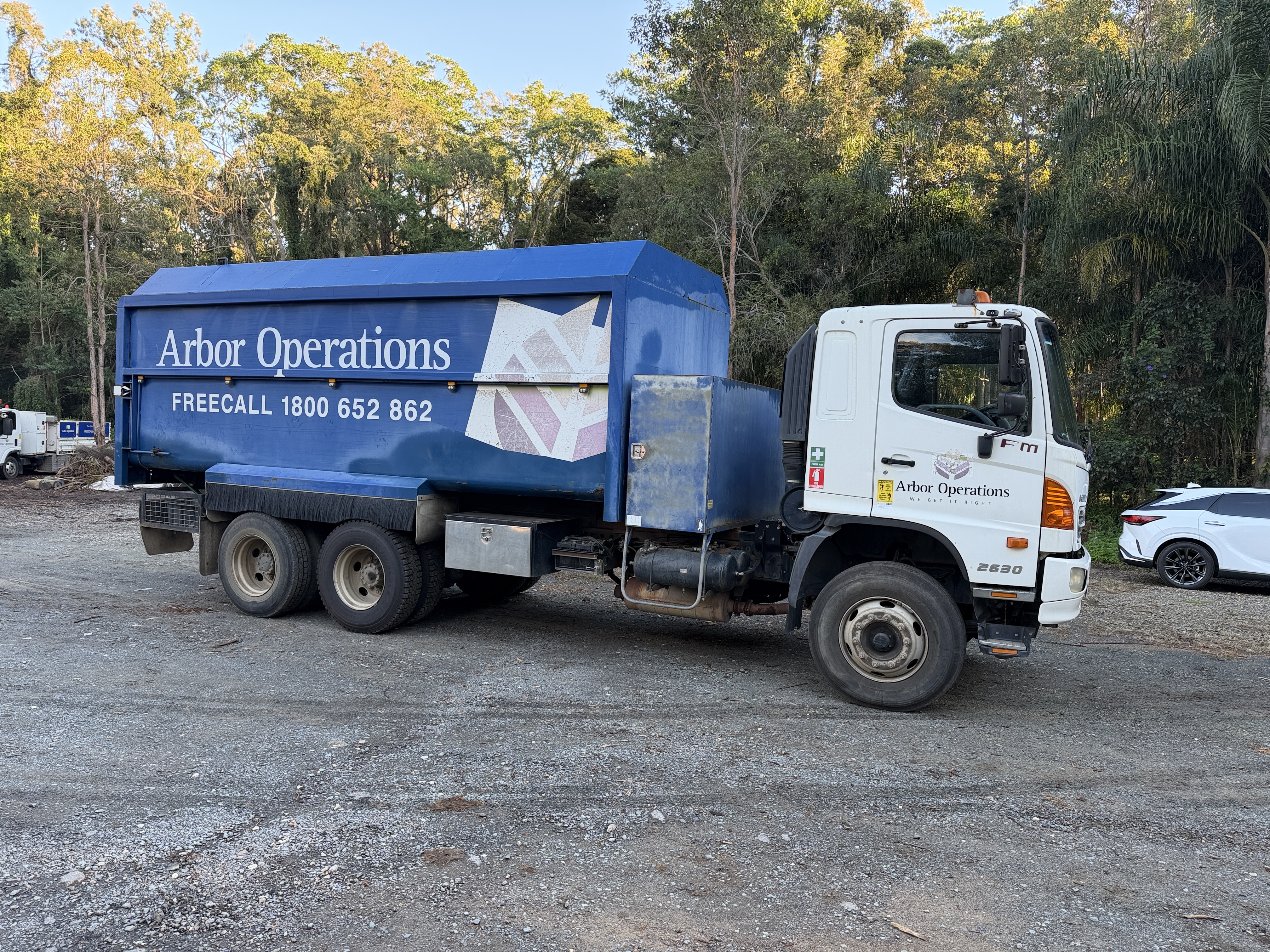 11 · 2010 Hino FM 500 6x4 Tipper