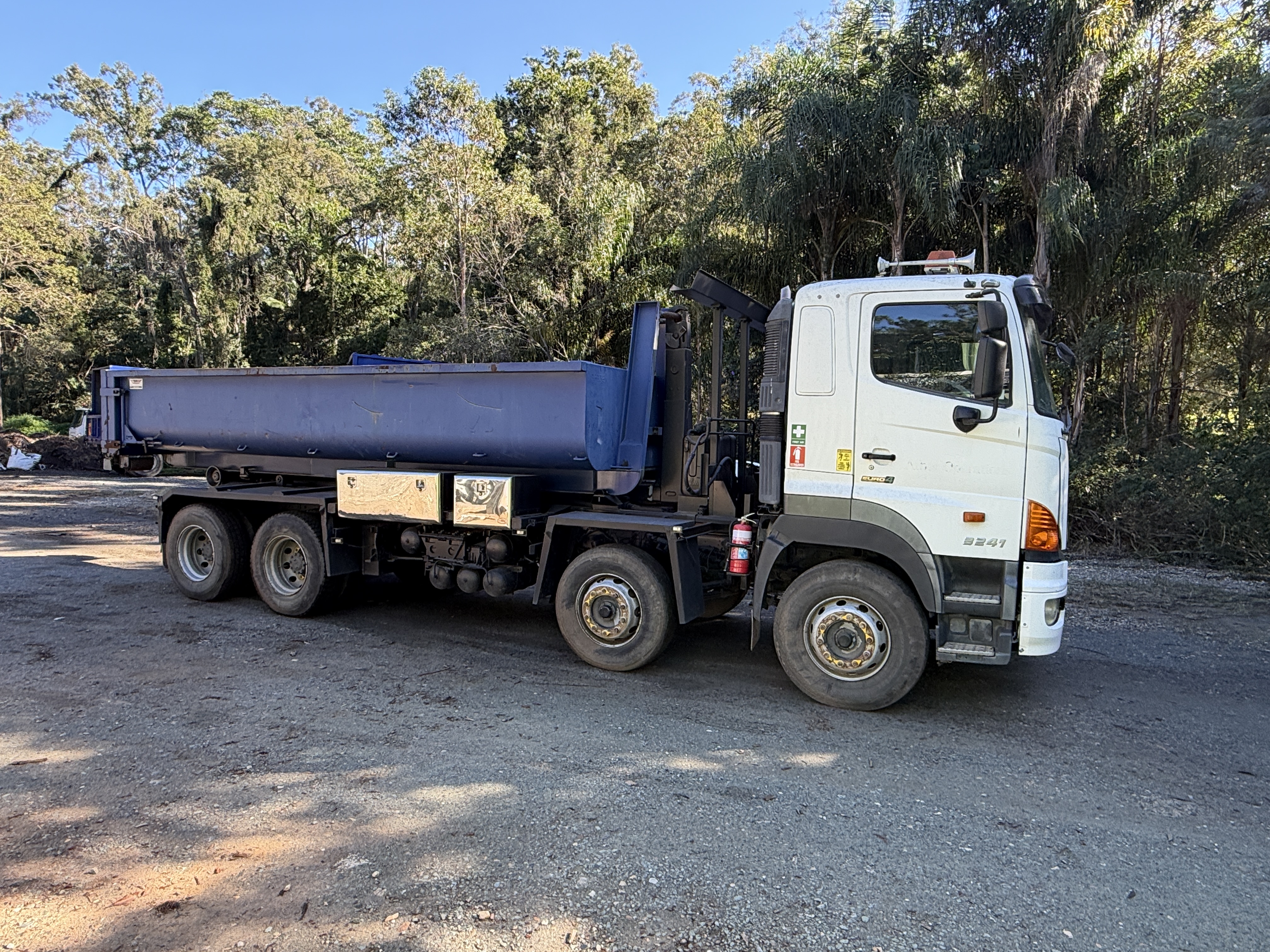 8 · 2007 Hino FY 700  8x4 Hook Bin Truck with 4 x Bins