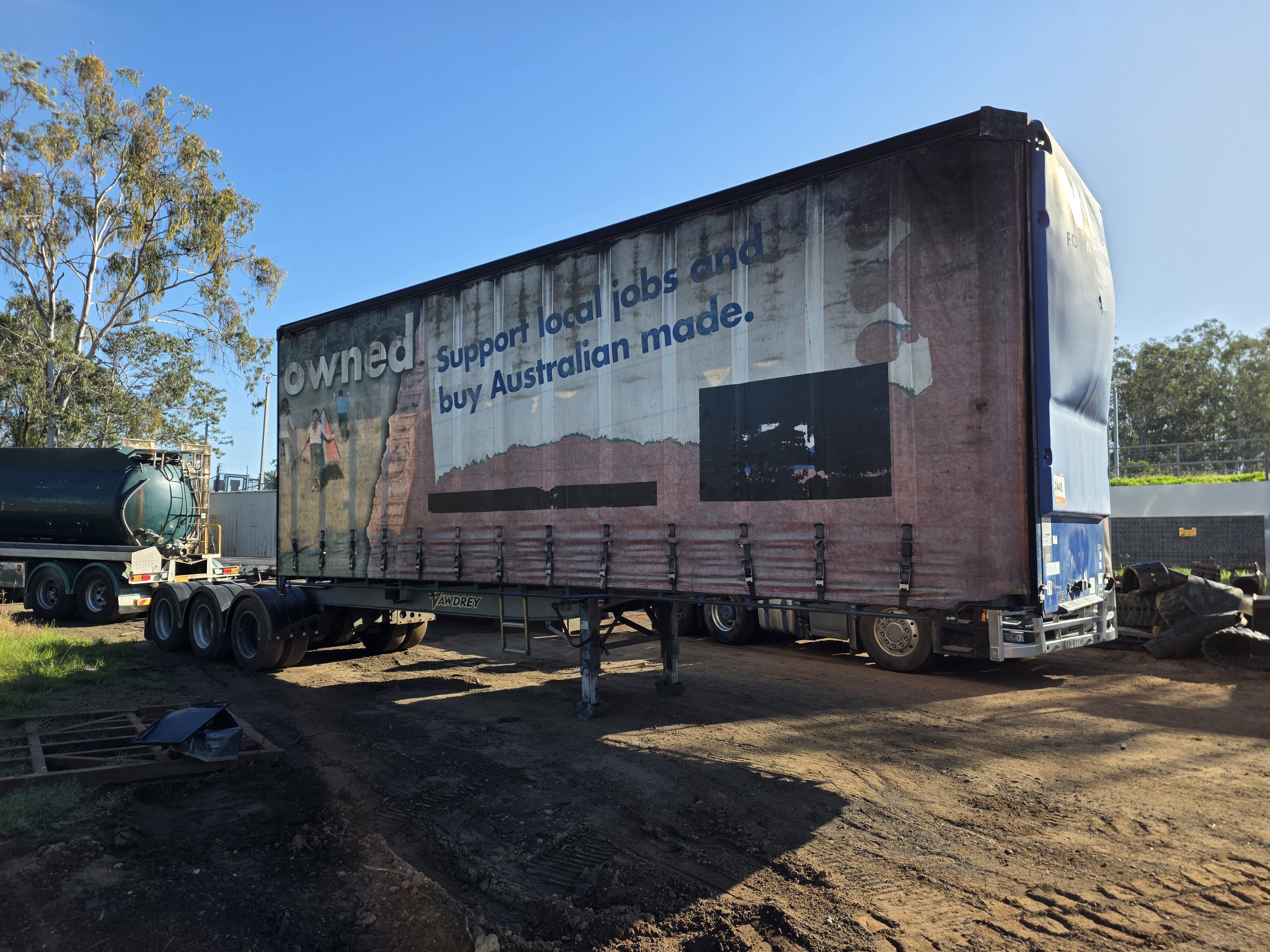 16 · 1987   Dual Axle Flat Top Trailer