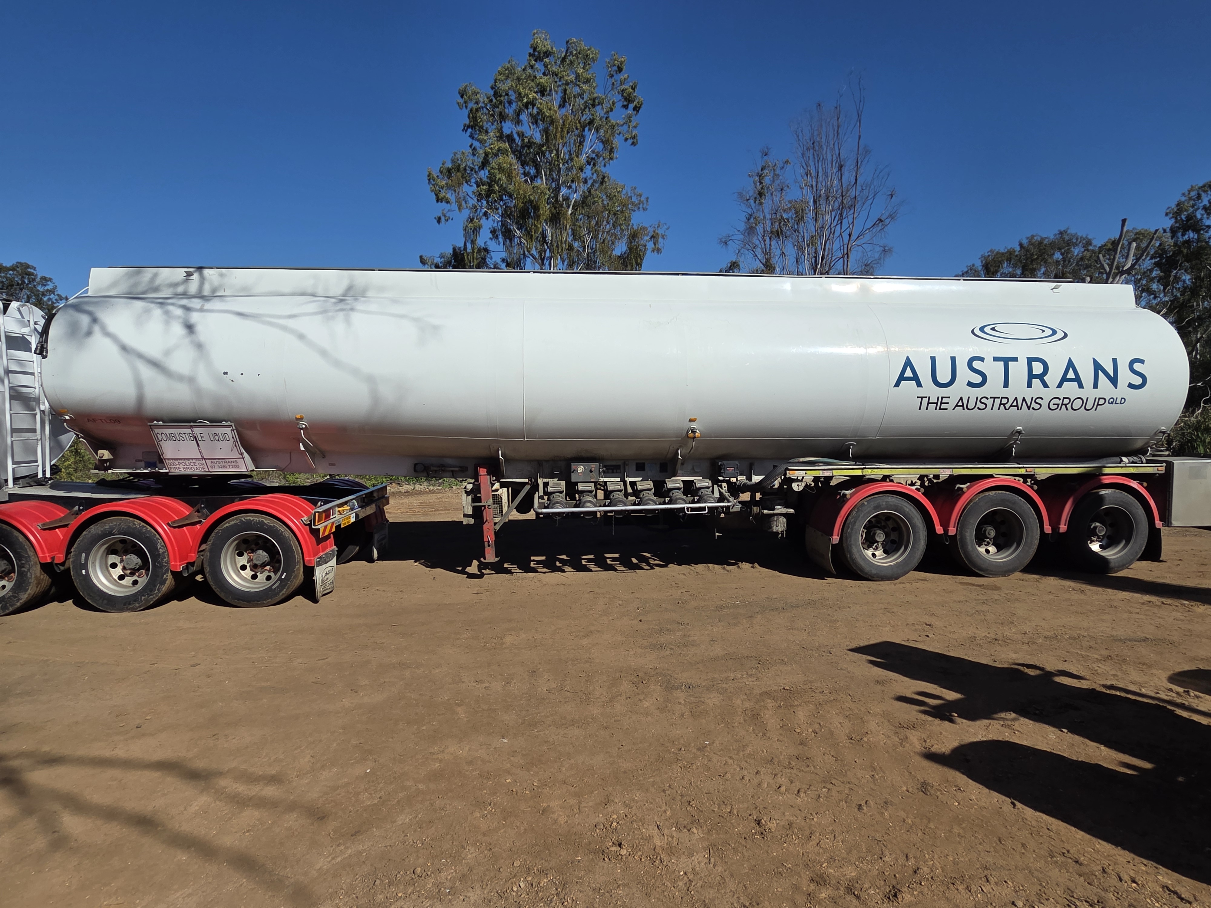 13 · 2008 Omega Tri-Axle 44kl Fuel Tanker