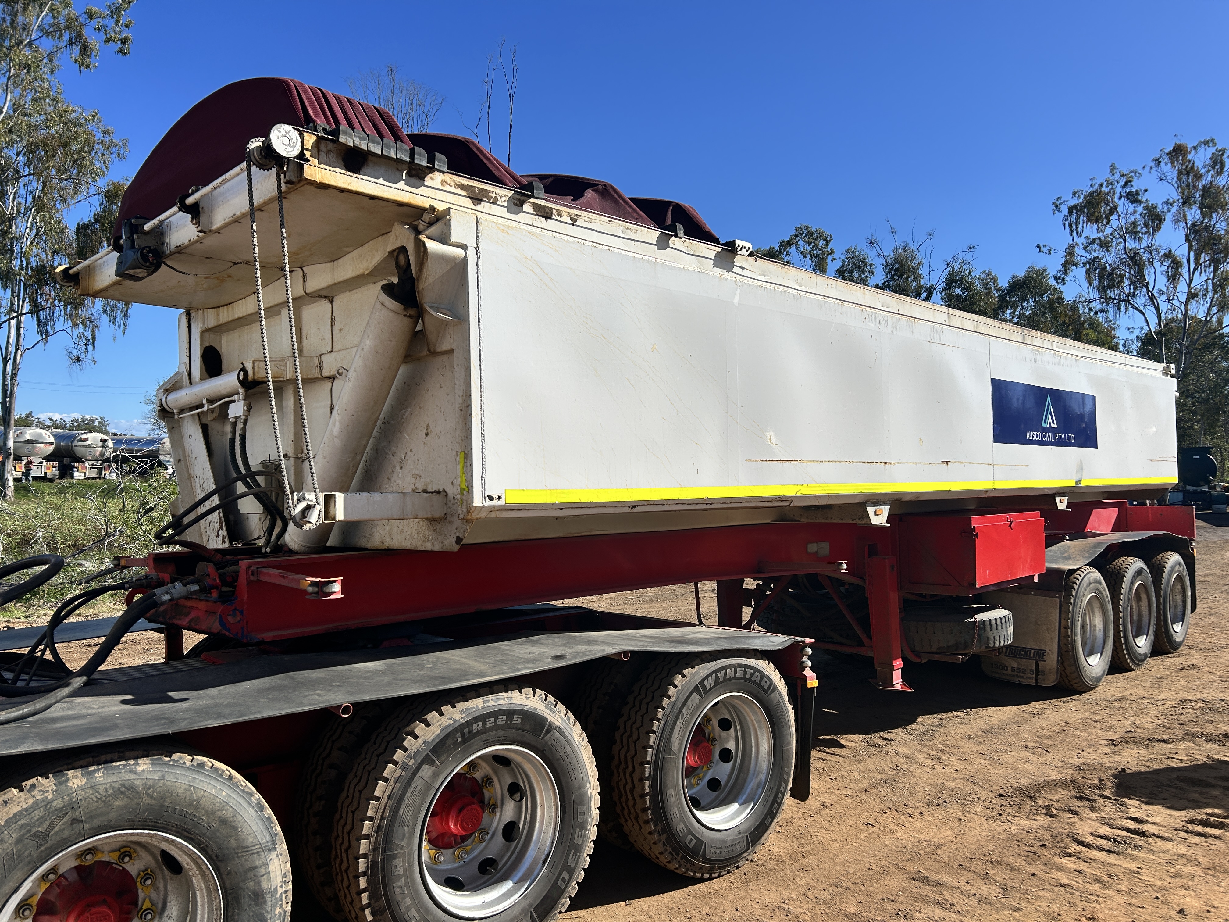2007 Haulmark 3ST37 Tri-Axle Side Tipper