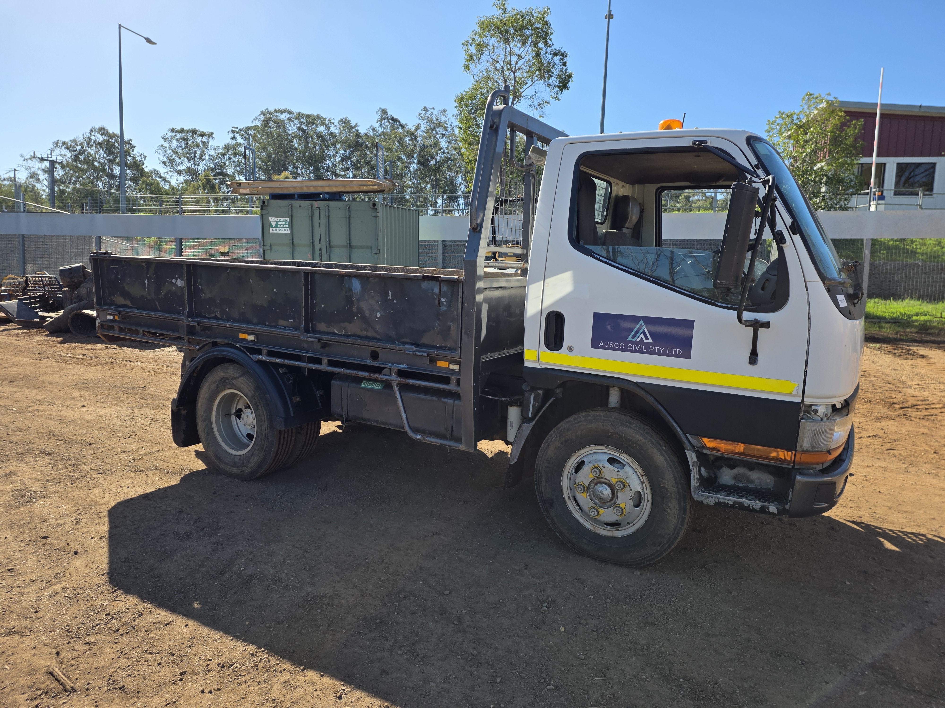 19 · 2002 Mitsubishi Canter 500/600 Canter 4x2 Tipper