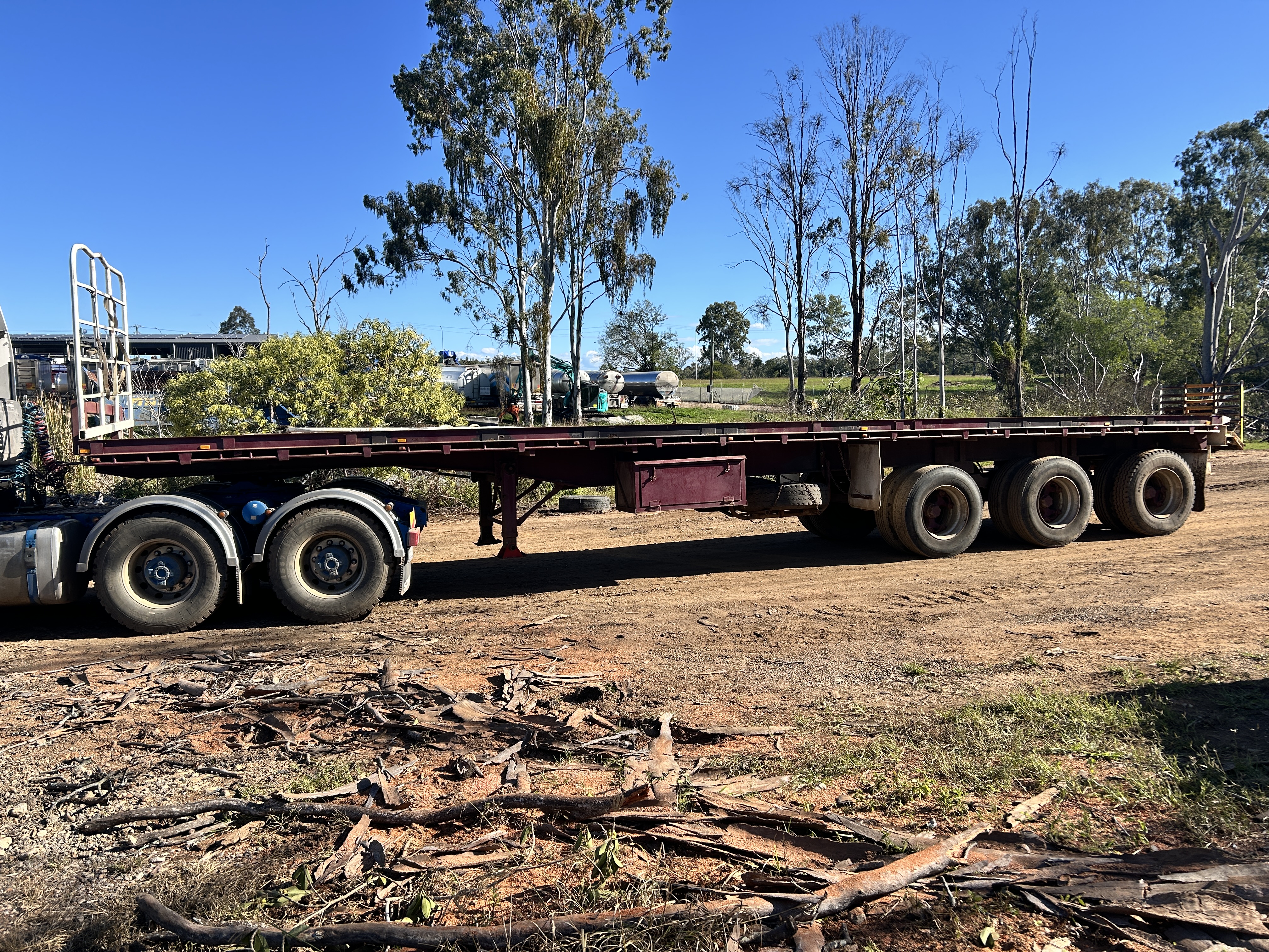 14 · 2013 Air & Gas Quadaxle Dog Trailer