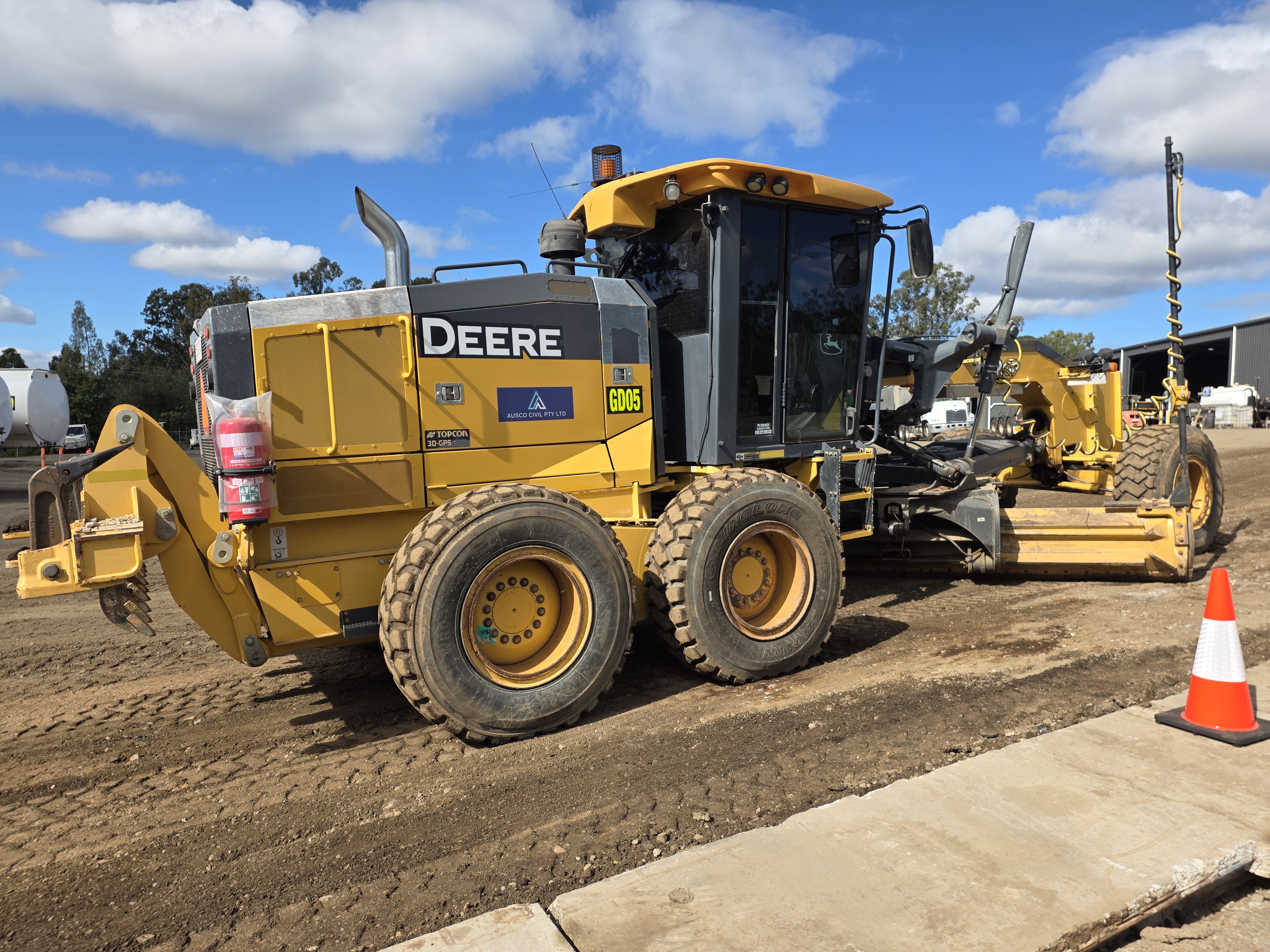 1 · John Deere 772GP Grader