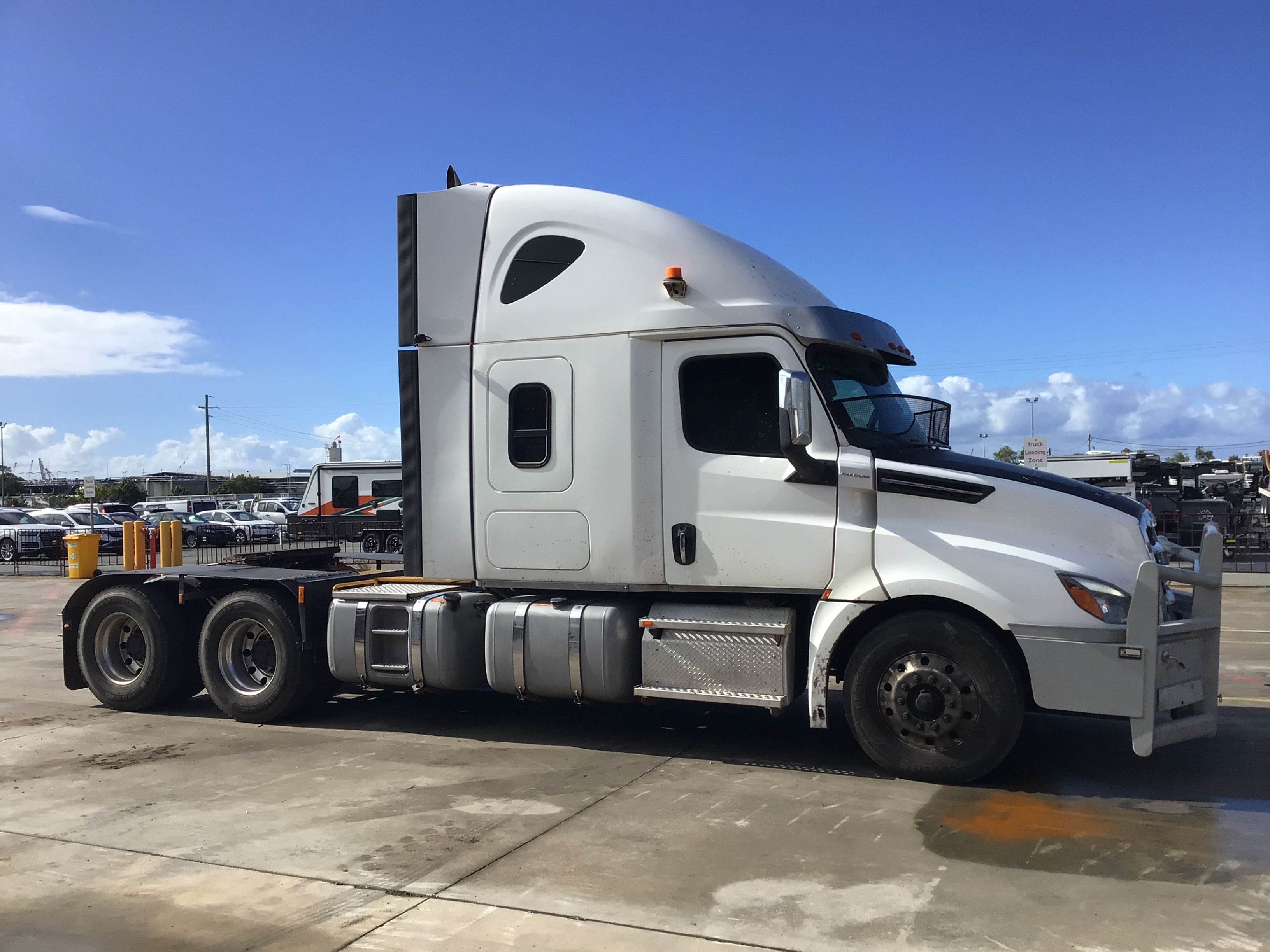 4 · 2021 Frieghtliner Cascadia   6x4 Prime Mover