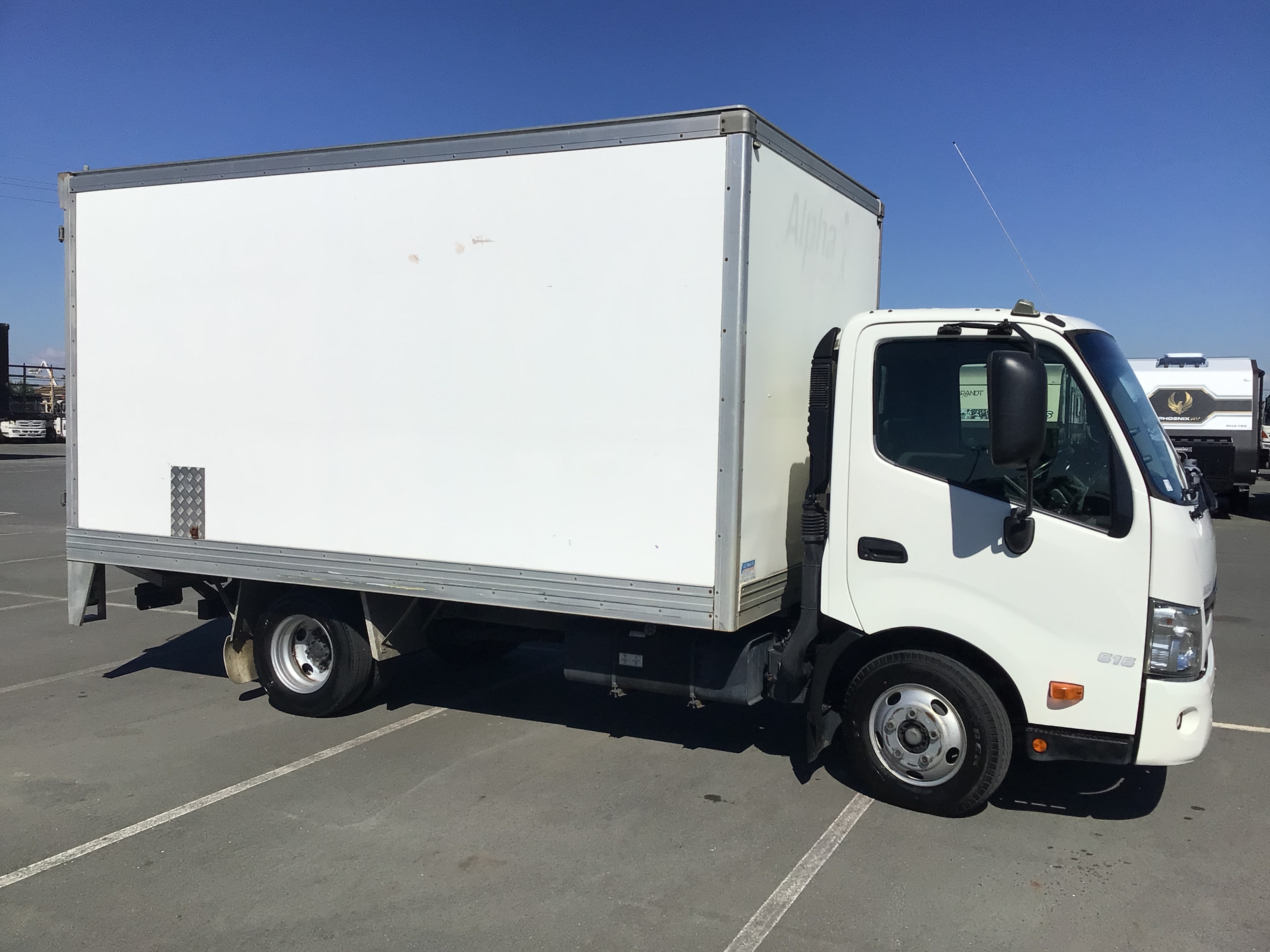 2019 Hino 300 4x2 Pantech