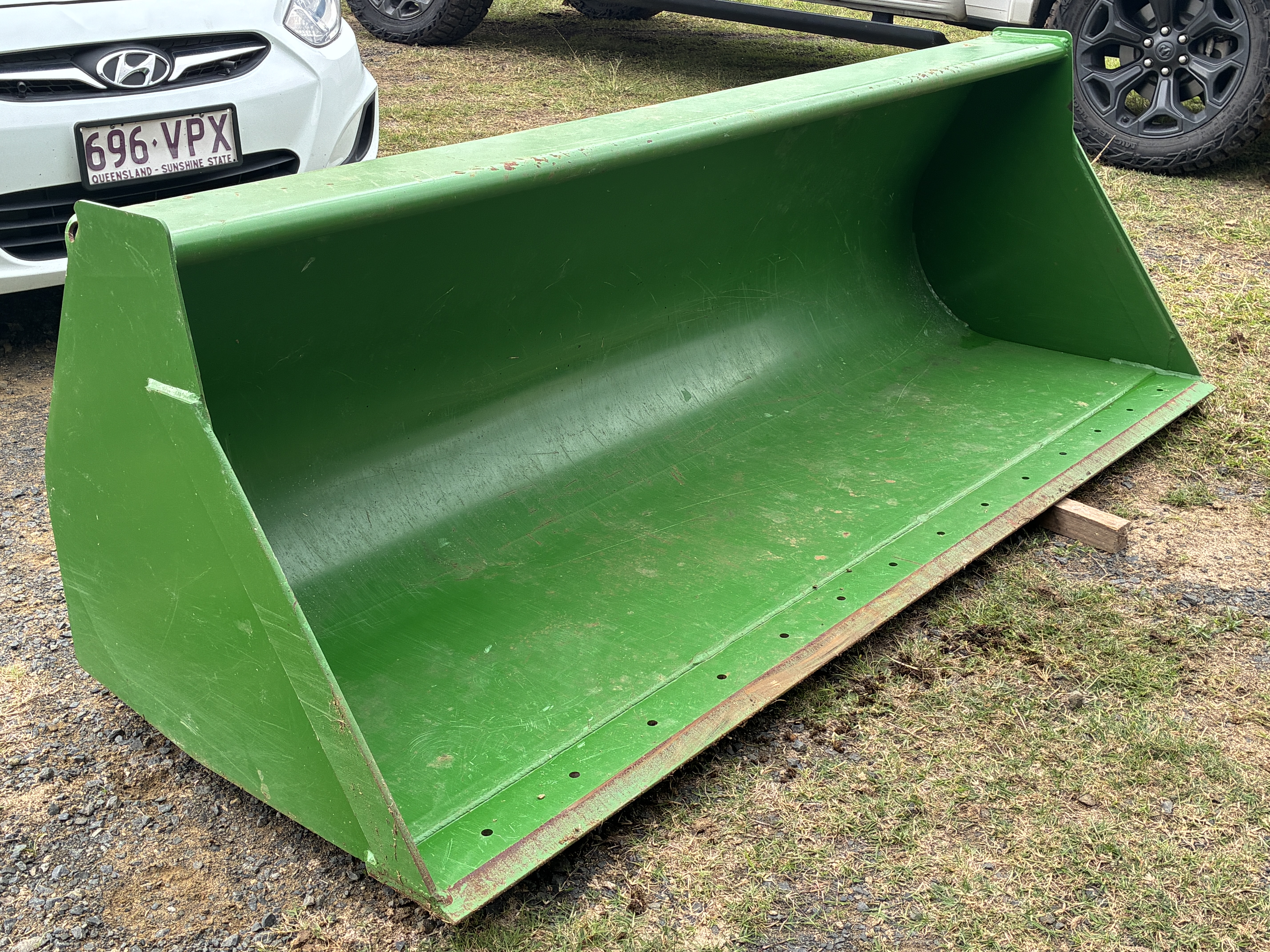 John Deere QuickHitch Tractor Bucket