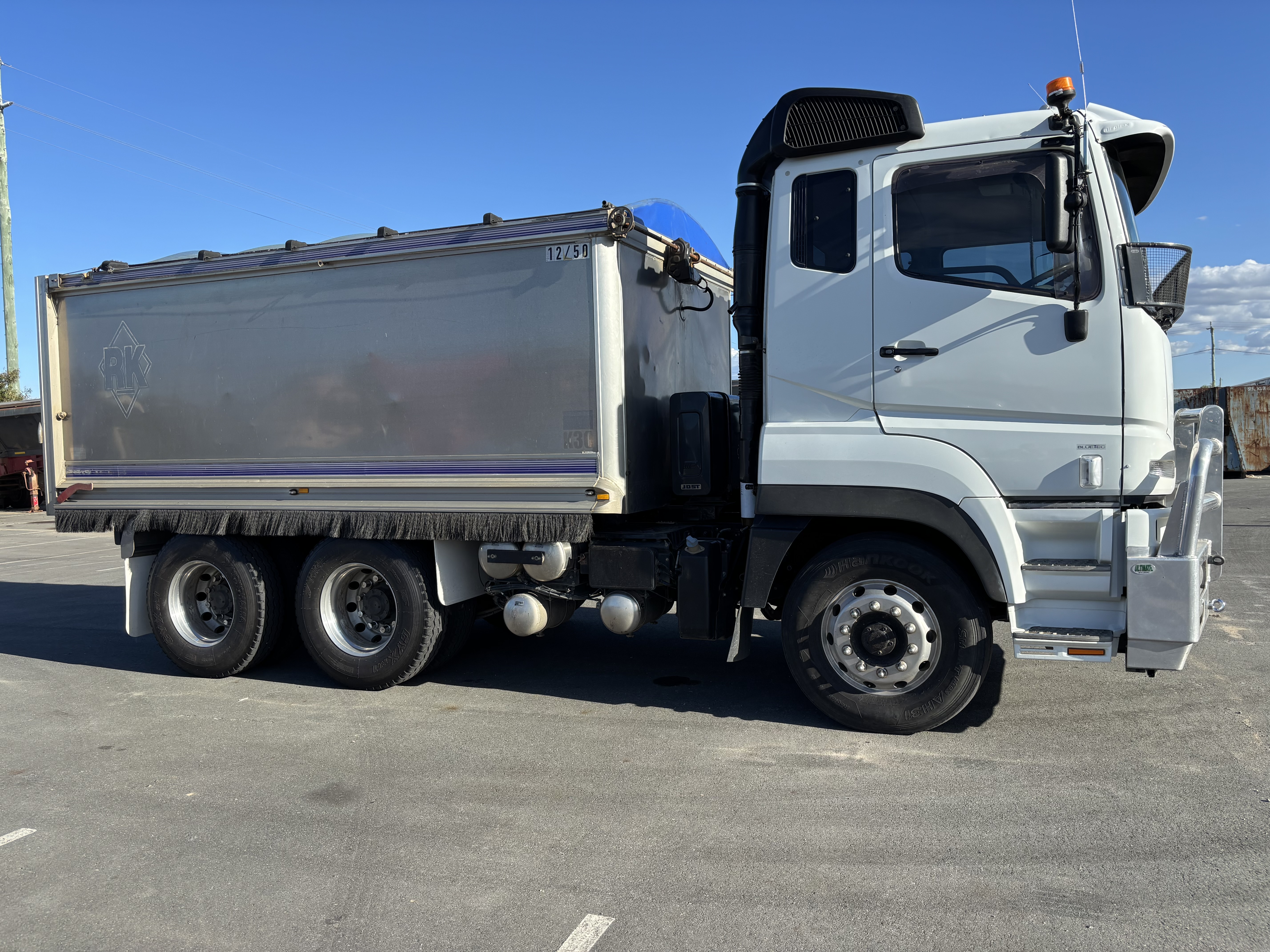15 · 2018 Mitsubishi Fuso FV500 6x4 Tipper