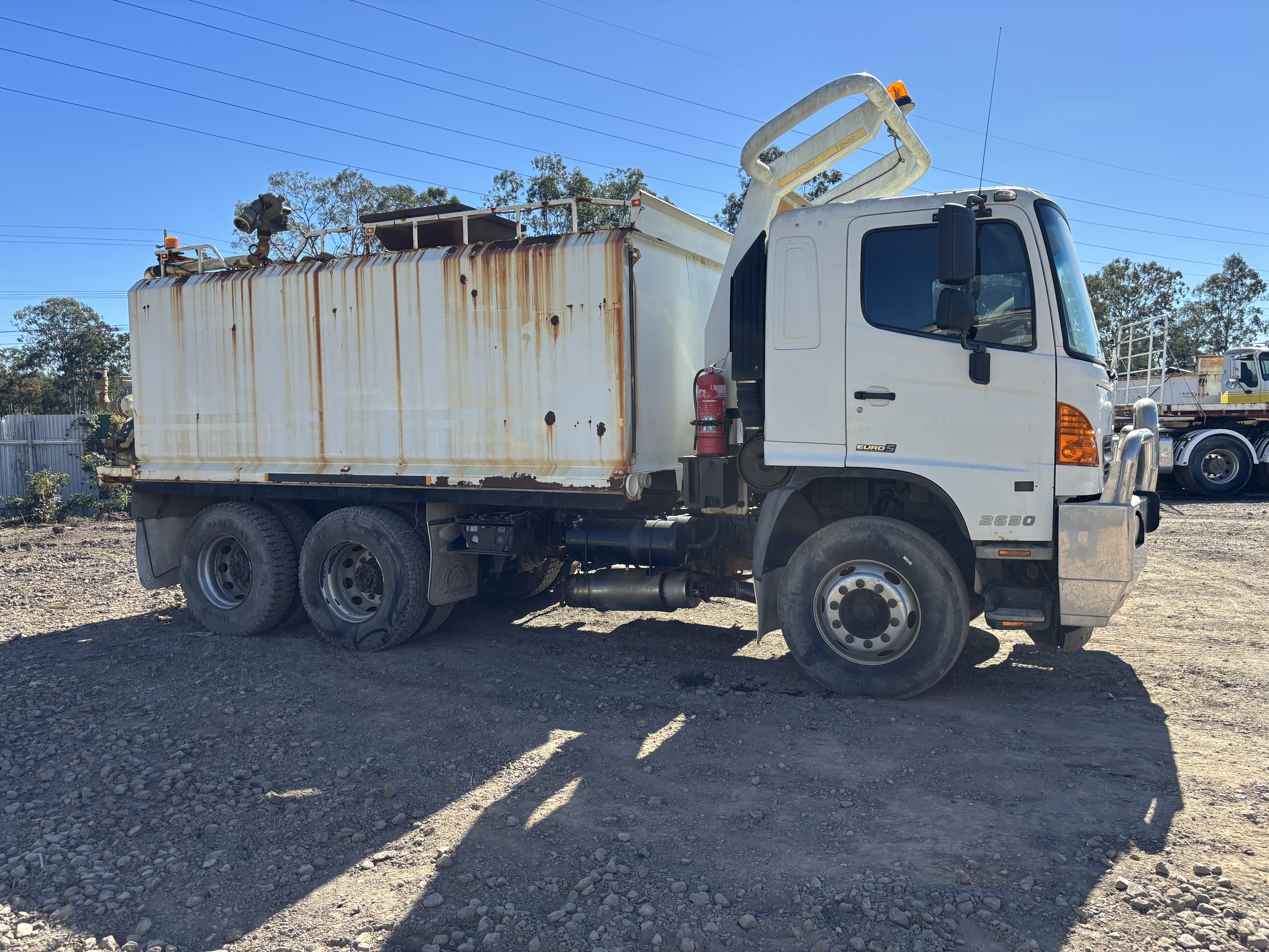 10 · 2013 Hino 500 FM1J Series 2 Water Truck
