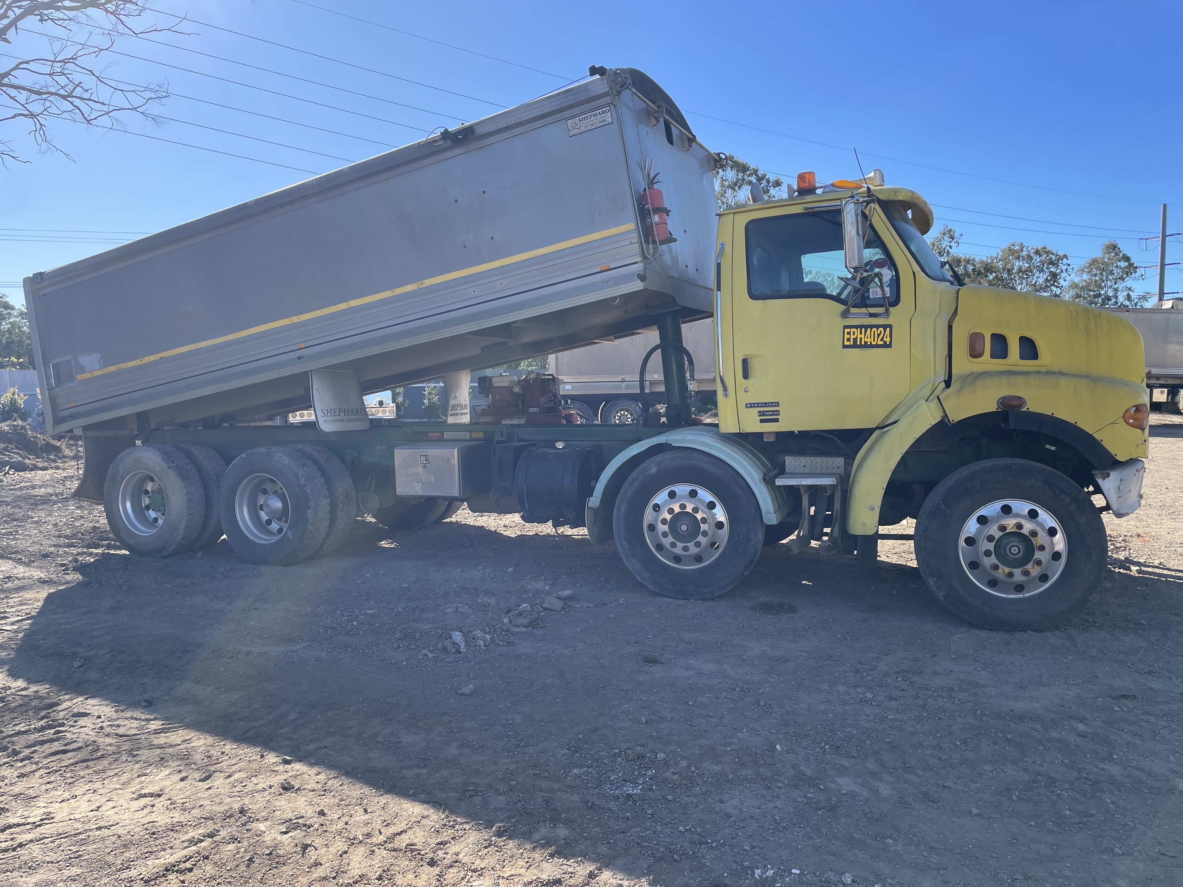6 · 2007 Sterling STL LT7500 8x4 Tipper