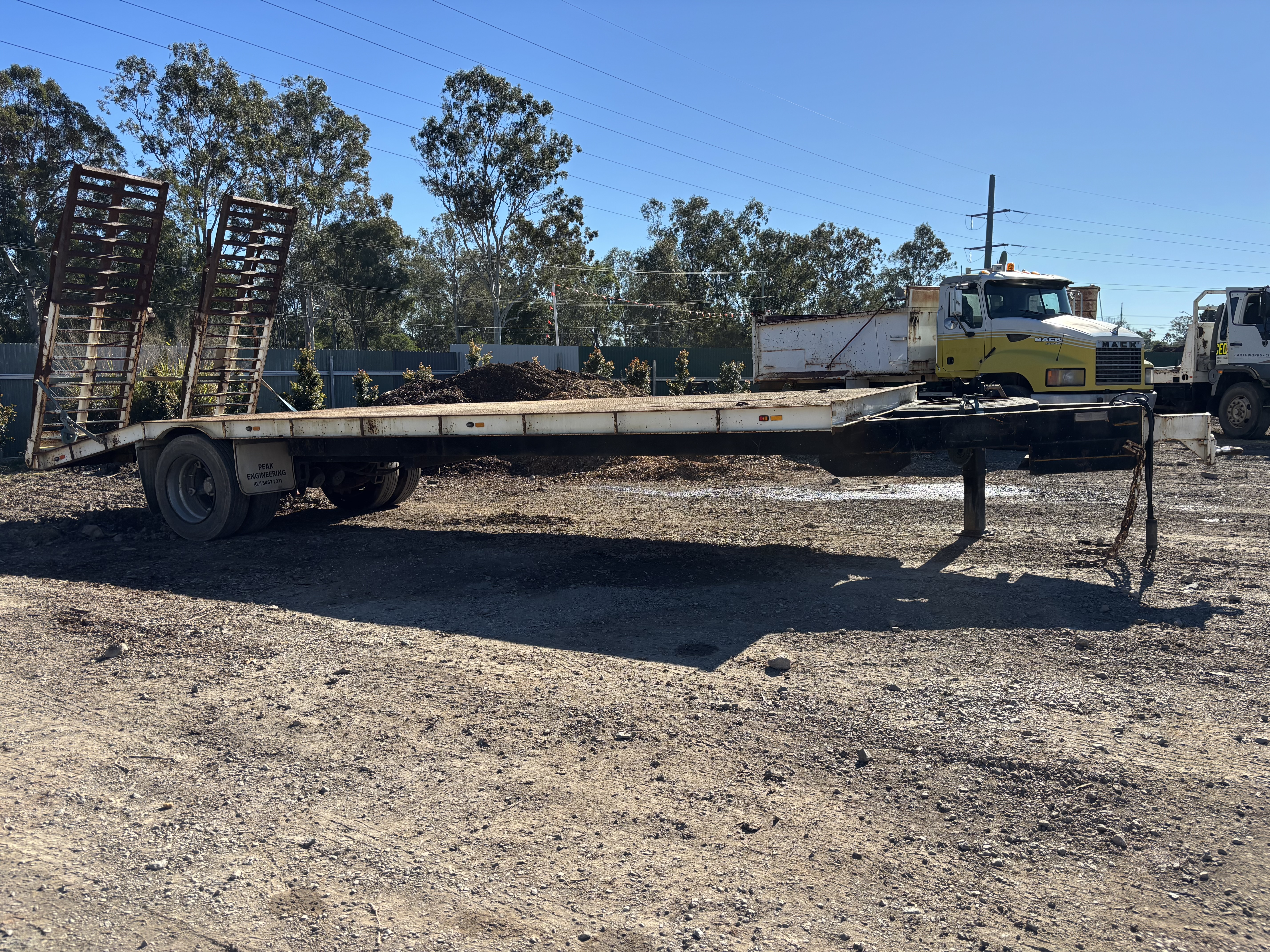14 · 1986 Superior Single Axle Tag Trailer