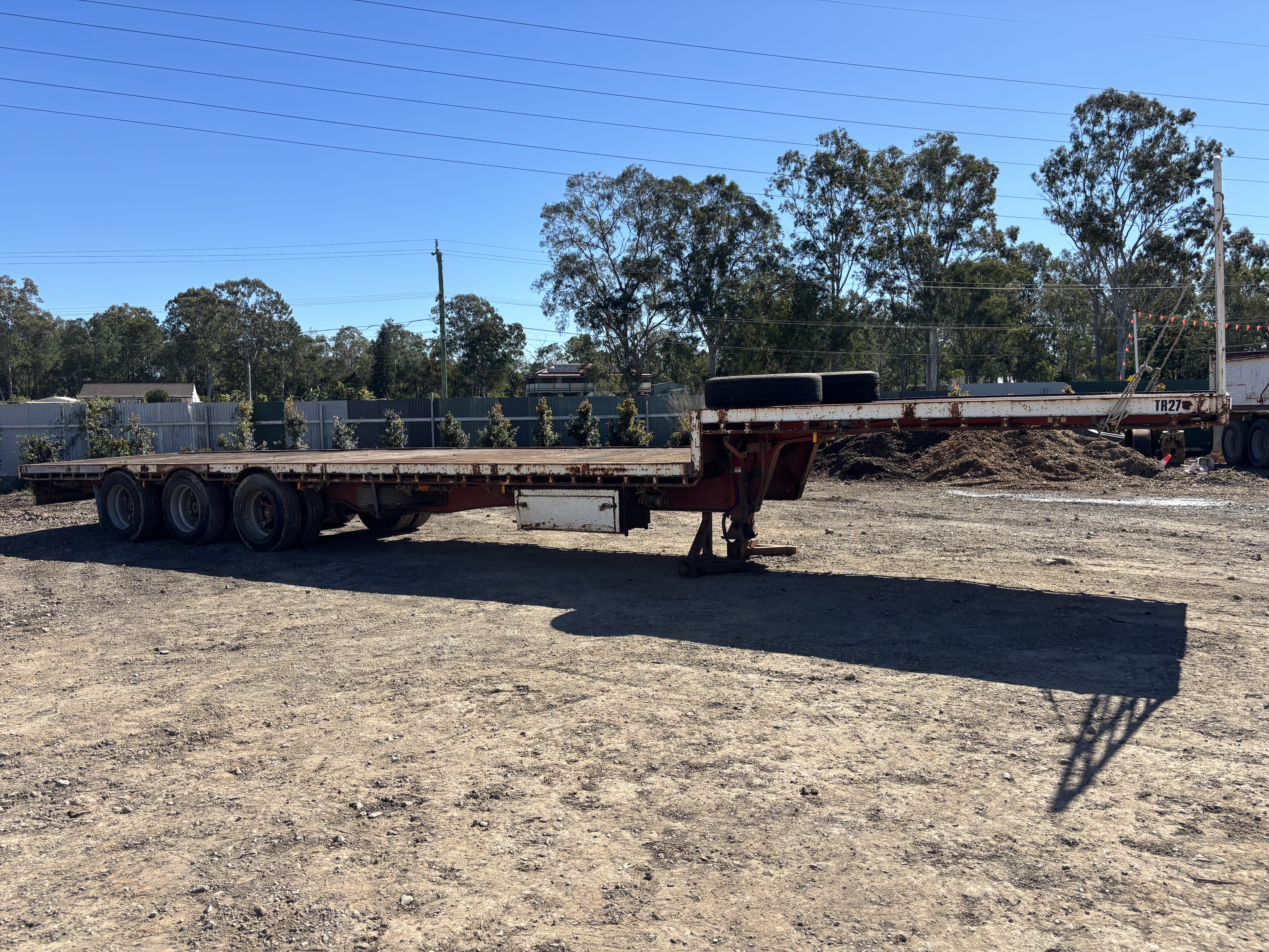 1998 Freighter ST3 47ft Tri-Axle Drop Deck Trailer